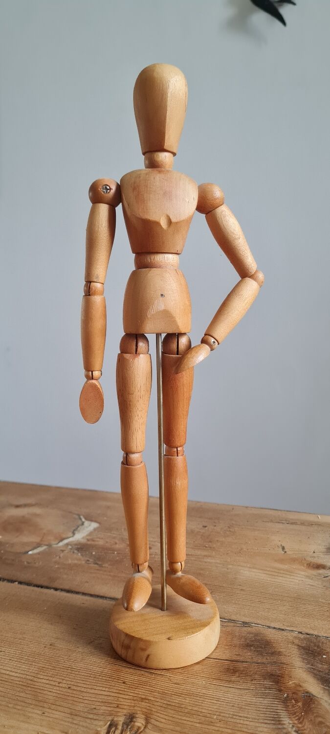 Articulated wooden mannequin