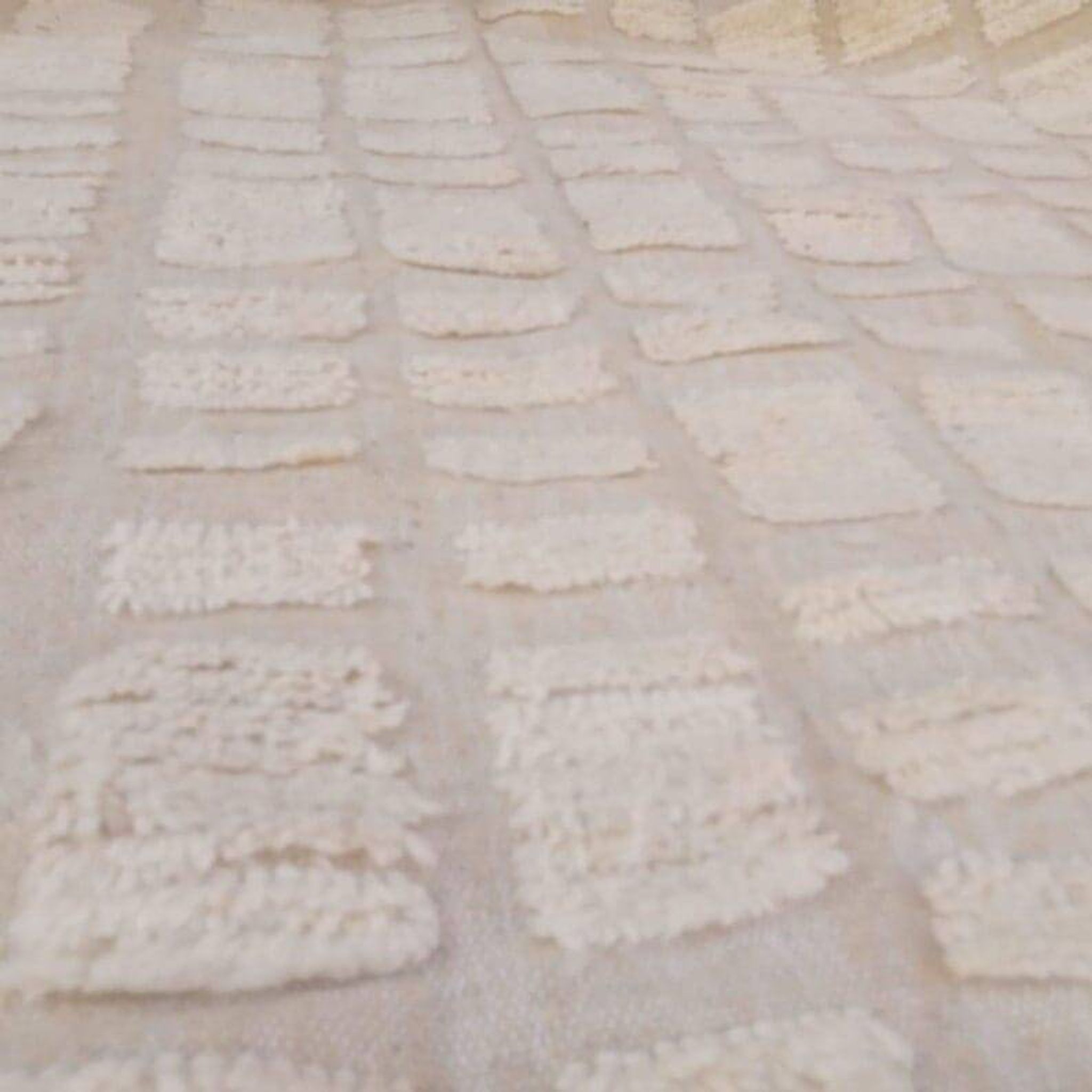 Handmade white Berber rug in natural wool, size 140 x 260 cm