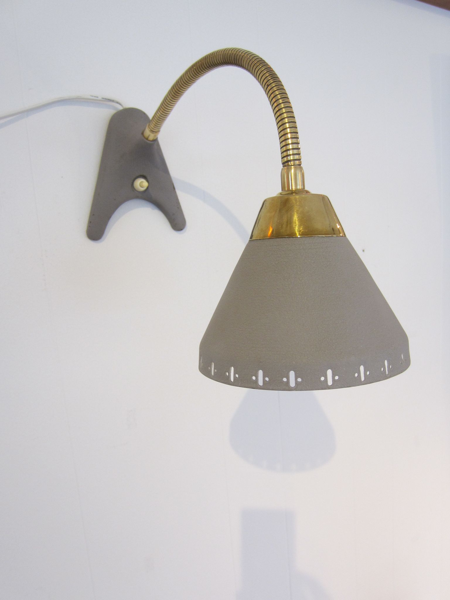 Lampe articuléecscandinave EWÅ à poser ou en applique
