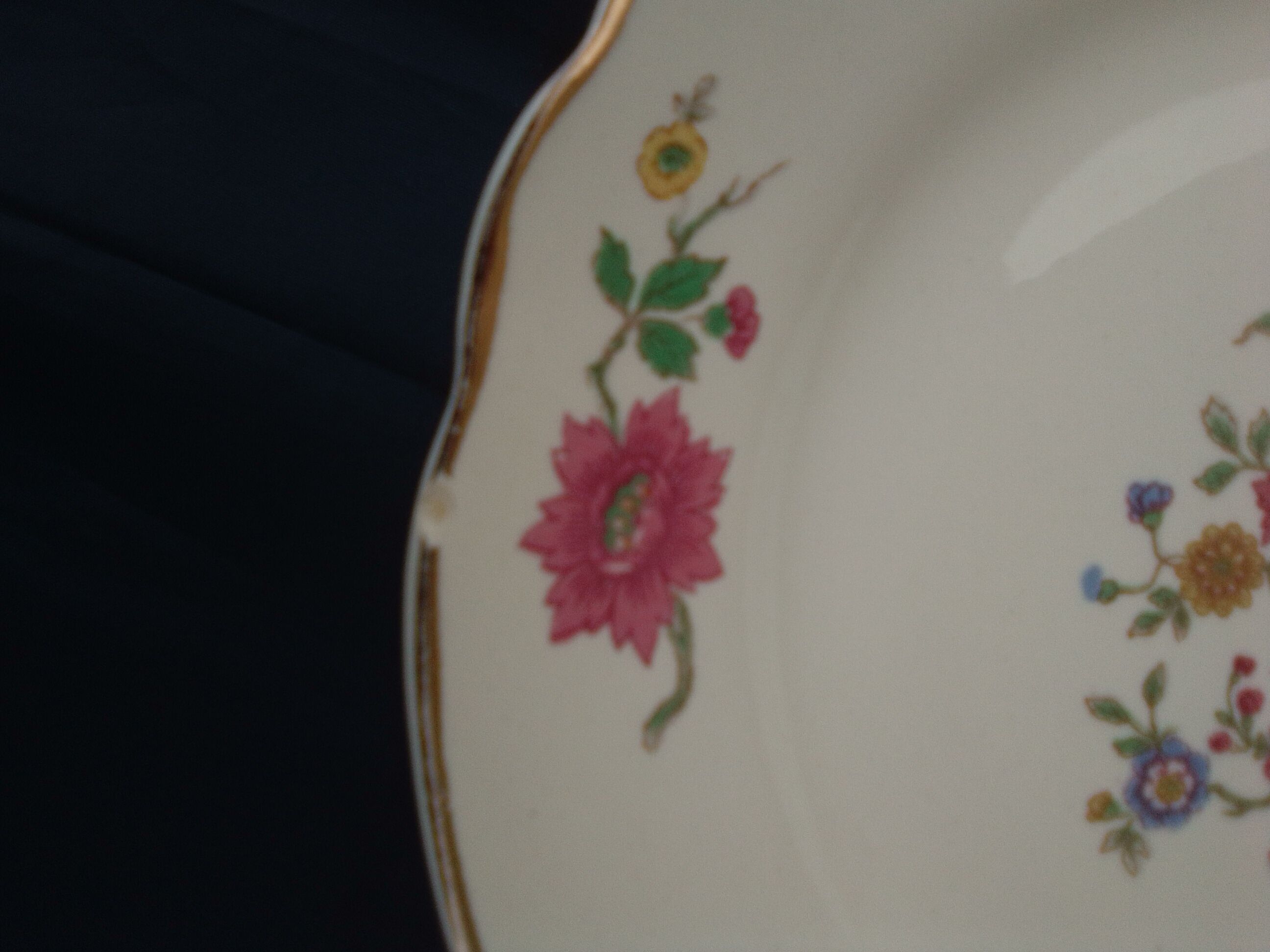 5 assiettes à dessert en faïence de Digoin Sarreguemines décor oiseaux et fleurs diam 18 cm