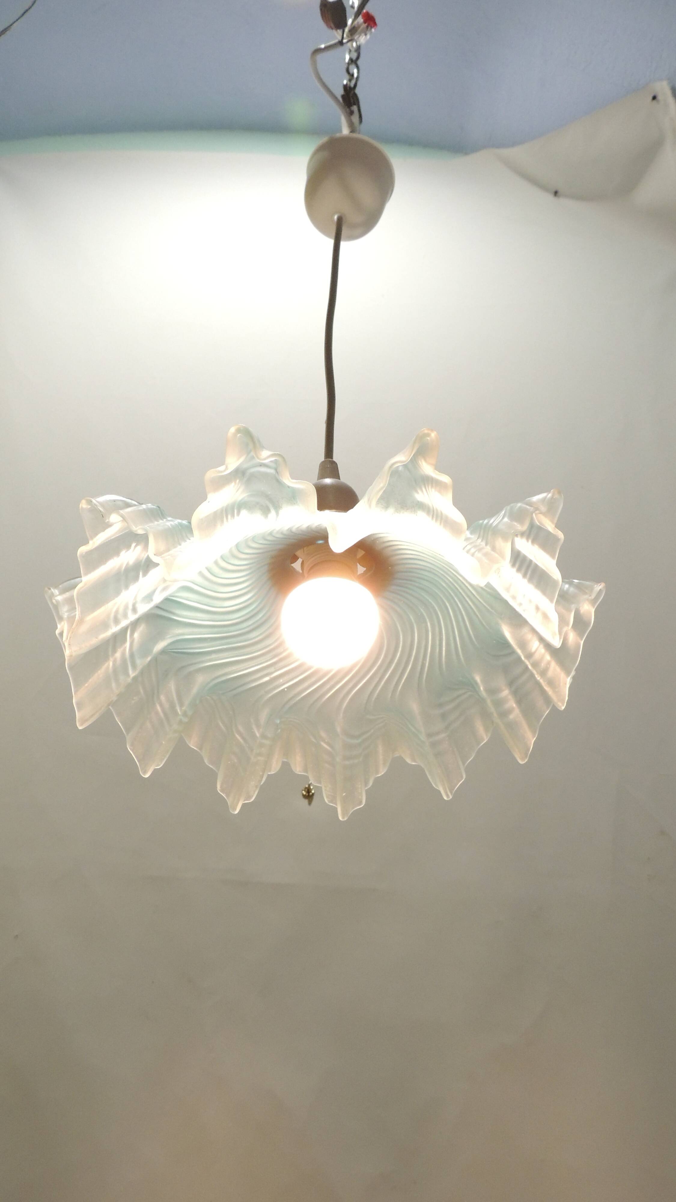 Vintage iridescent blue wavy glass suspension – flower lampshade – years lamp