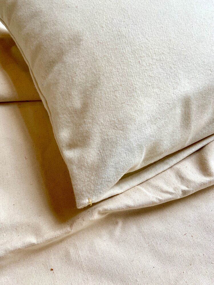 Beige wool cushion - 40 cm