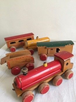 Jouet ancien petit train locomotive et wagons en bois