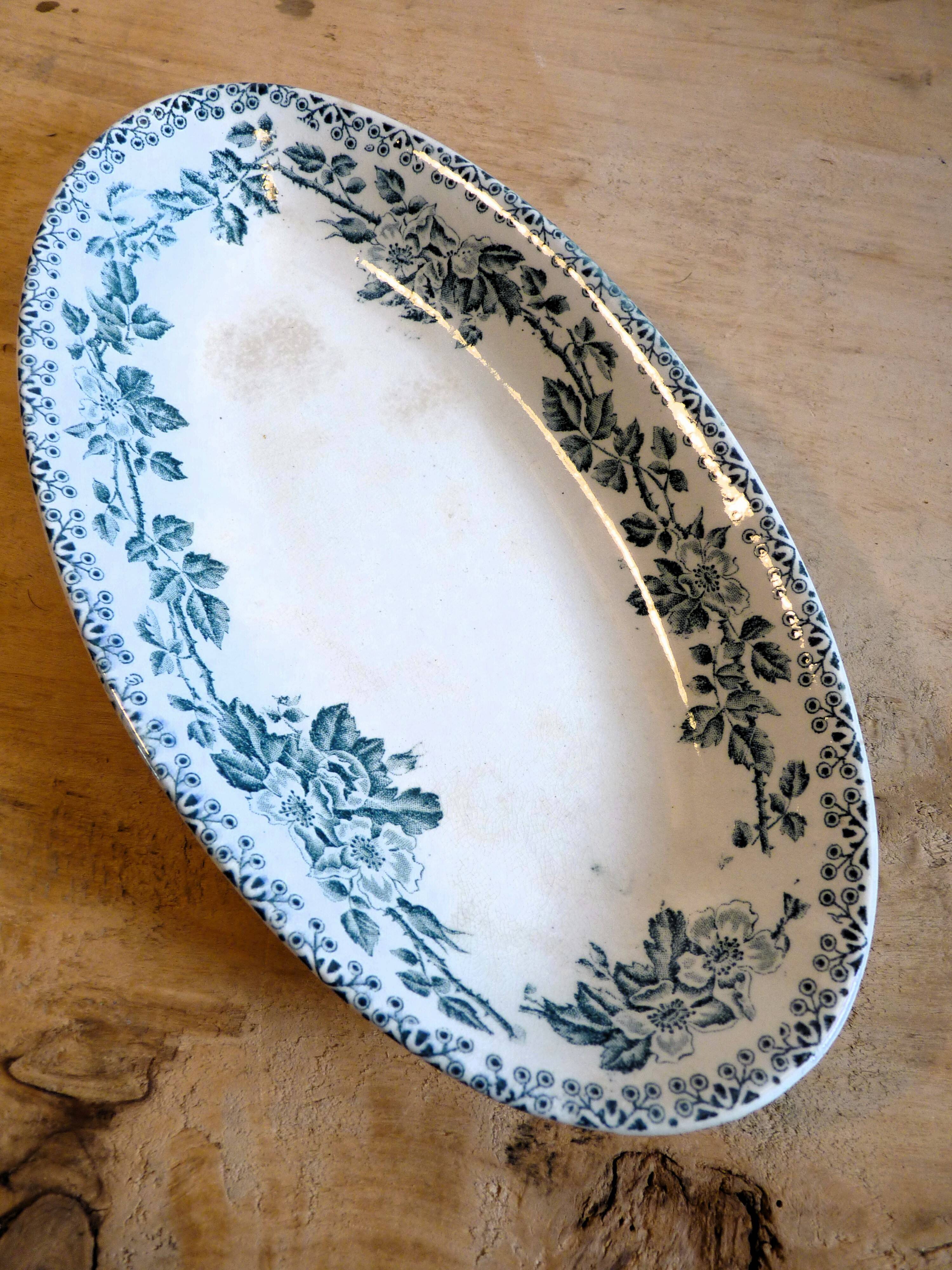 Oval ravier dish with floral decoration - "Guadeloupe" Terre de fer - Debray