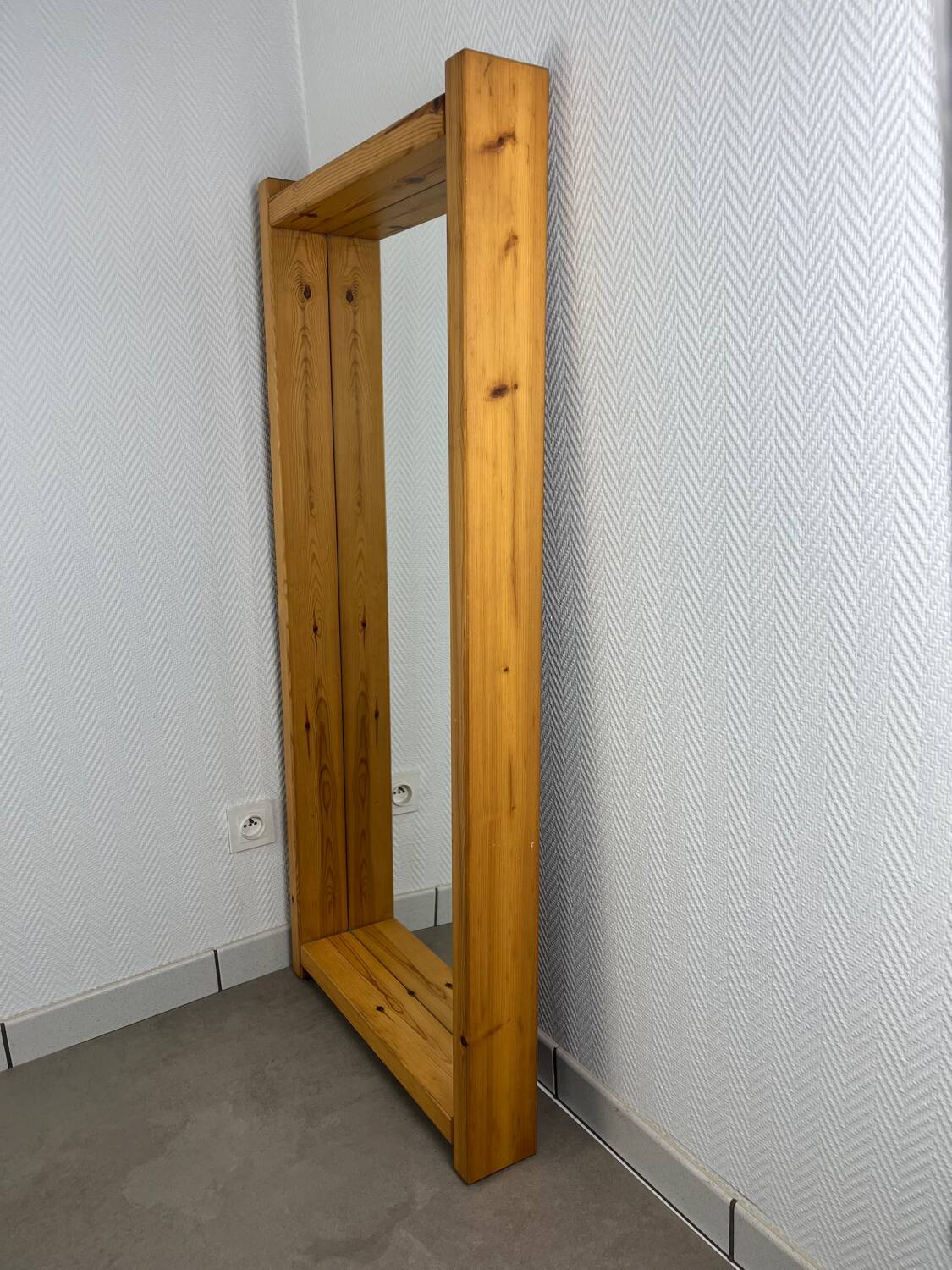 Brutalist XL mirror, solid pine, chalet style.