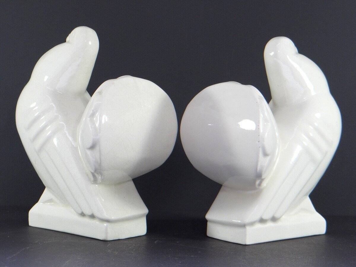 Manufacture de saint-clément, années 1930, paire de serre-livres figurant des pigeons.