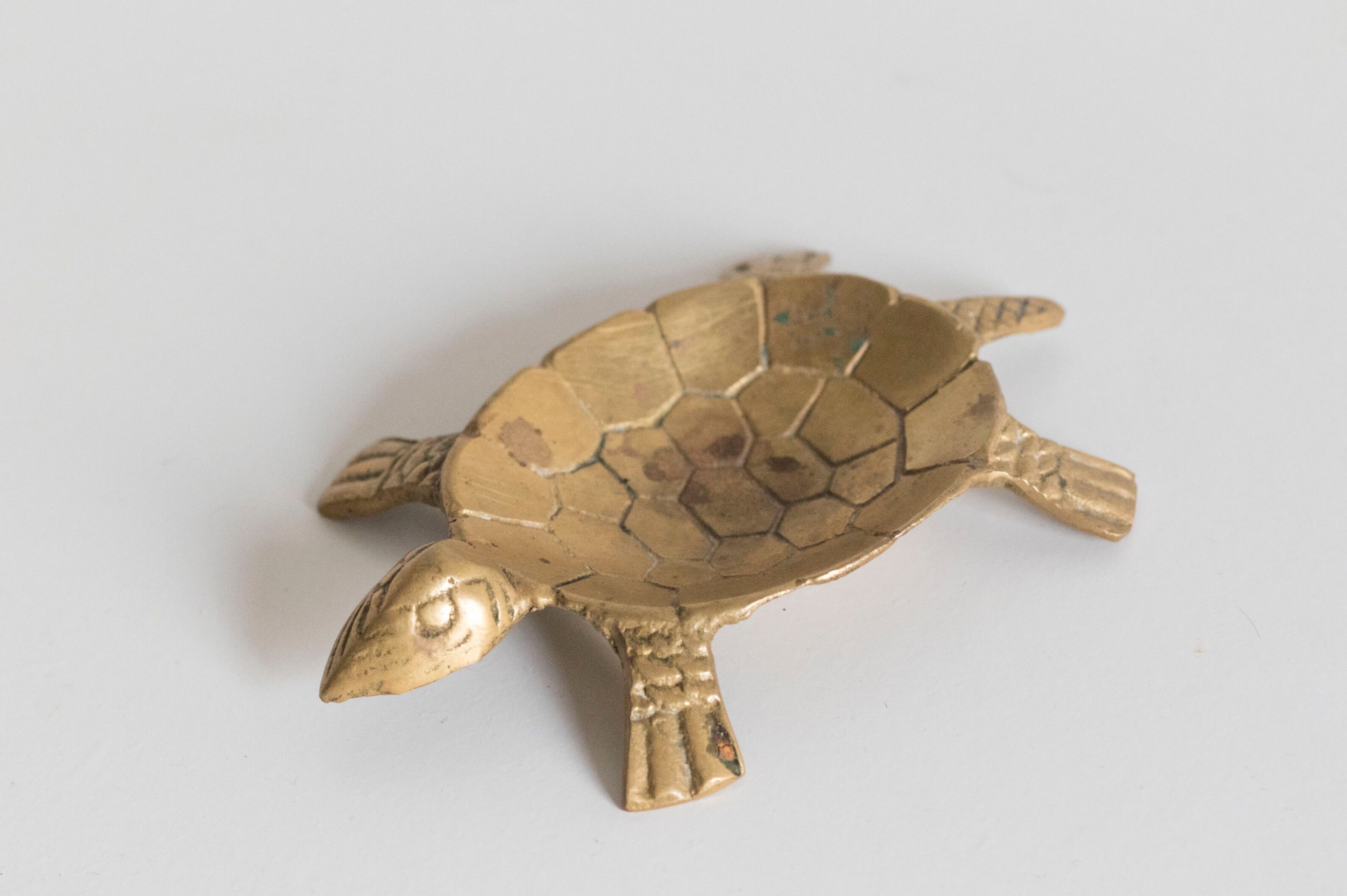 Ashtray / empty turtle brass pockets
