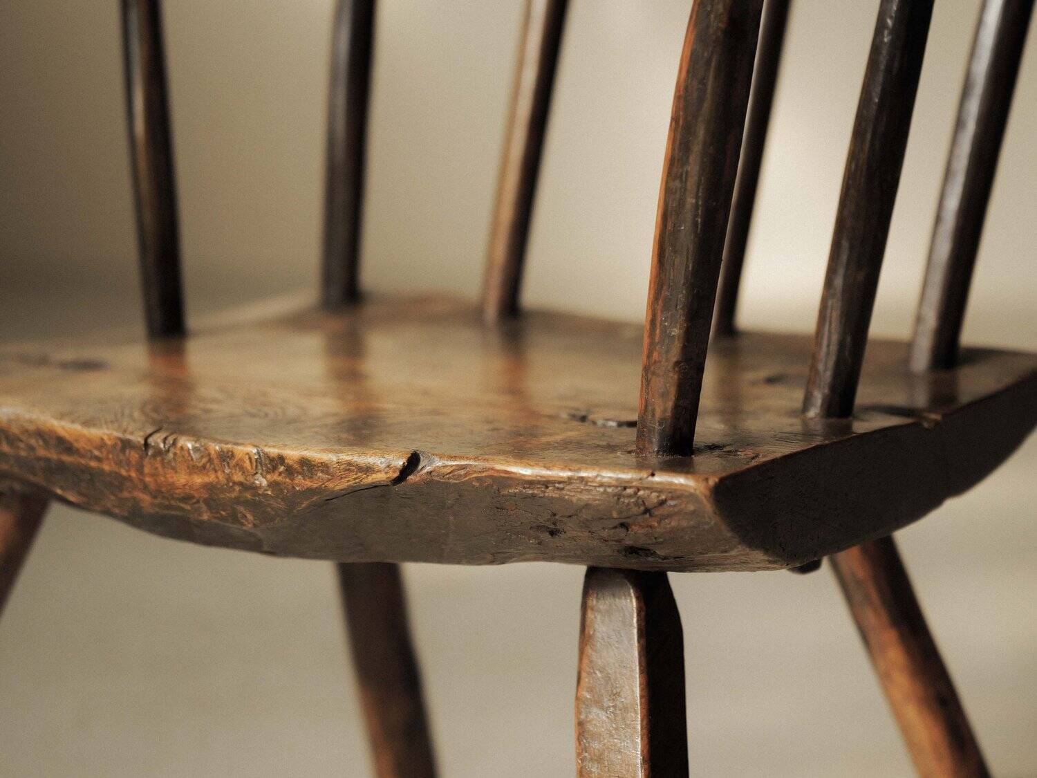 Fauteuil en bois massif, art populaire, Royaume-Uni , XIXᵉ siècle