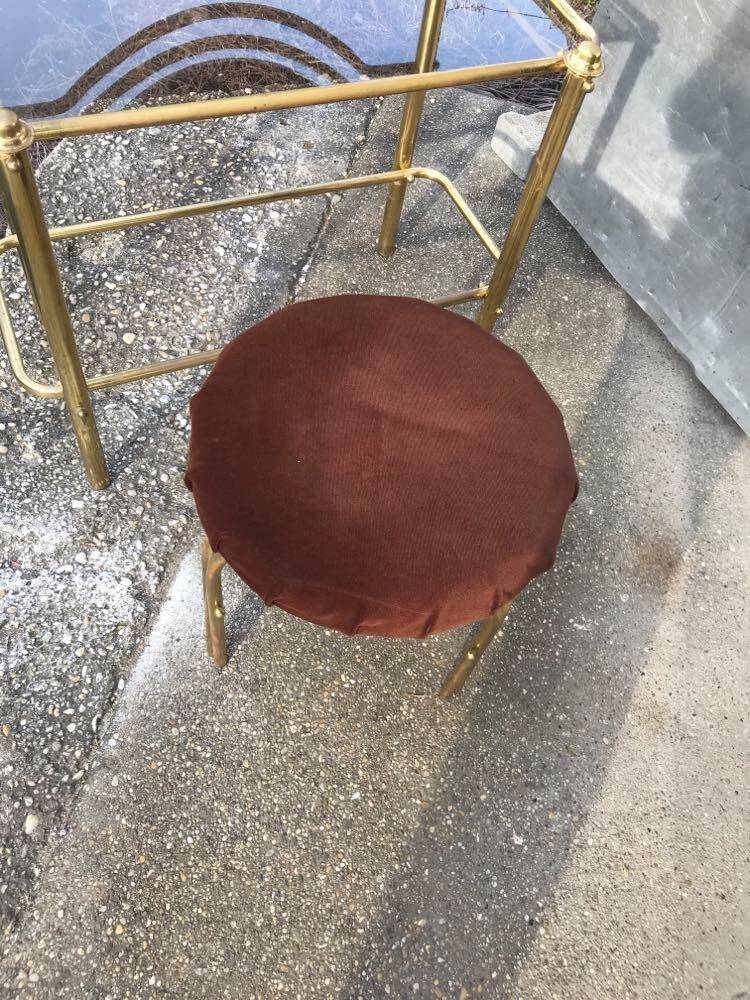 Coiffeuse vintage en laiton doré avec miroir ovale et tabouret marron - set de 2