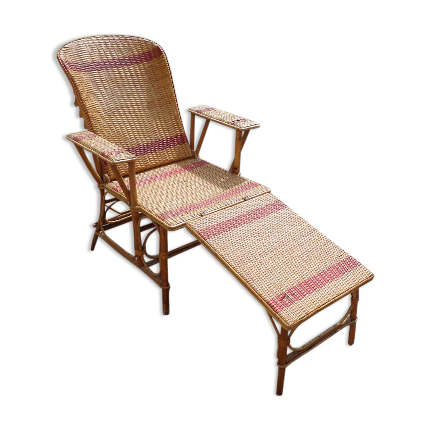 Wicker lounge chair