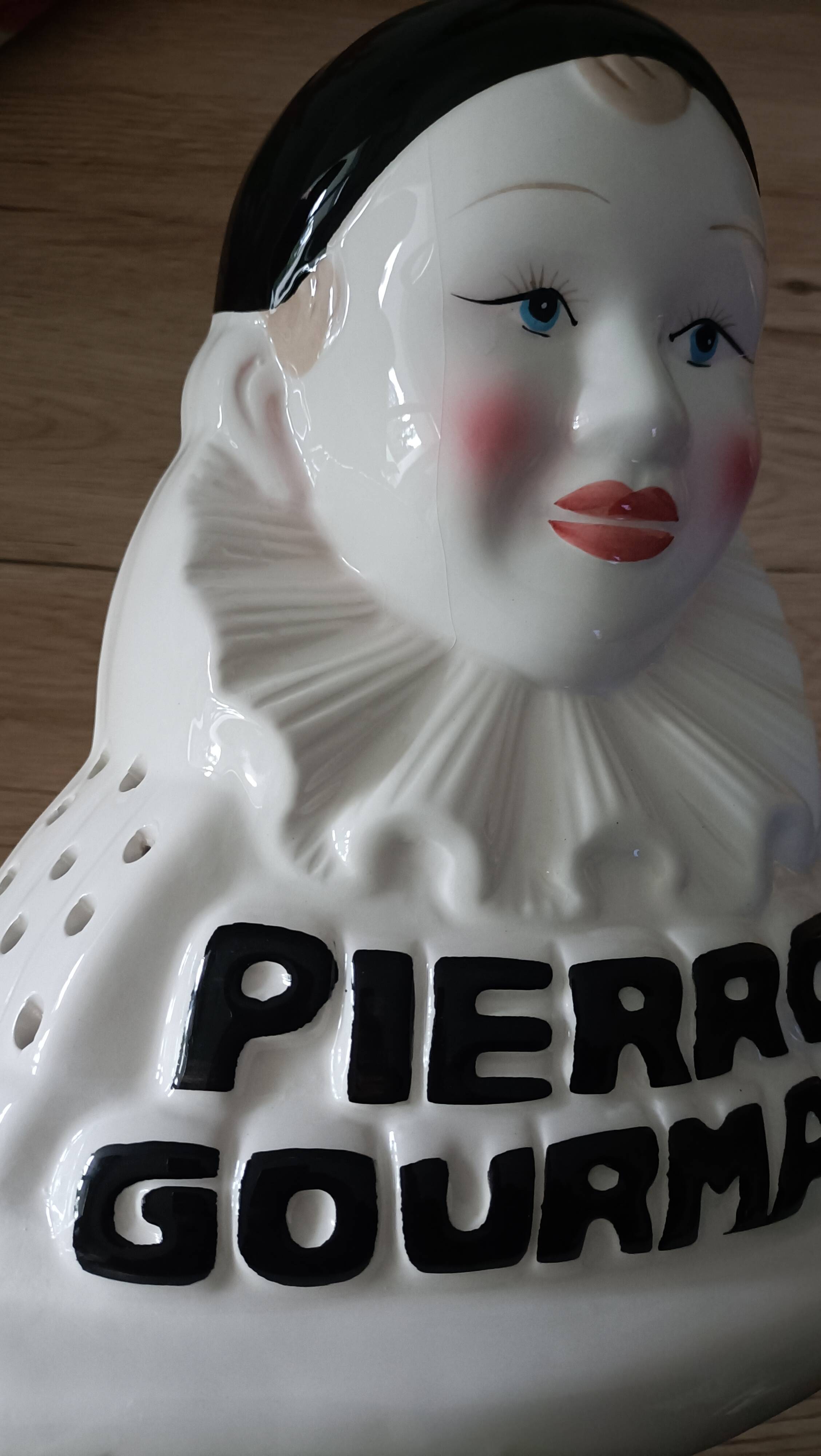 Advertising lollipop display with gourmet Pierrot bust in porcelain