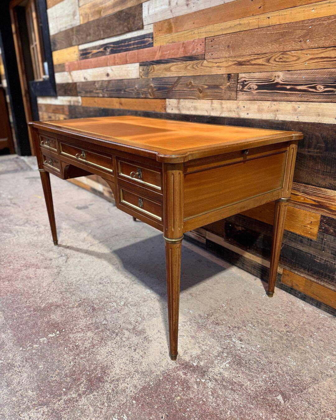 Louis XVI style desk - Walnut & Leather - 1970s