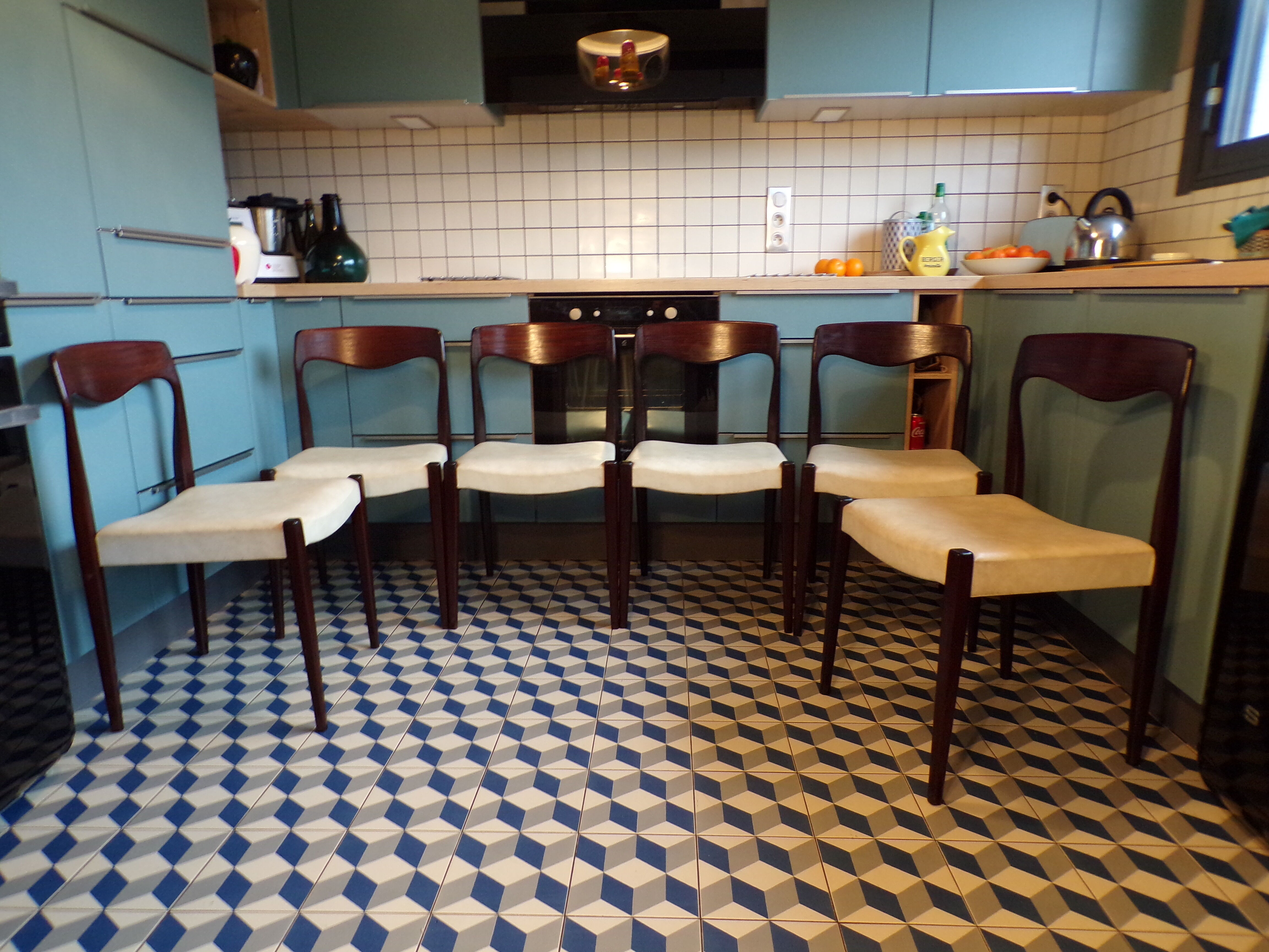 Suite 6 chairs Niels O' Moller