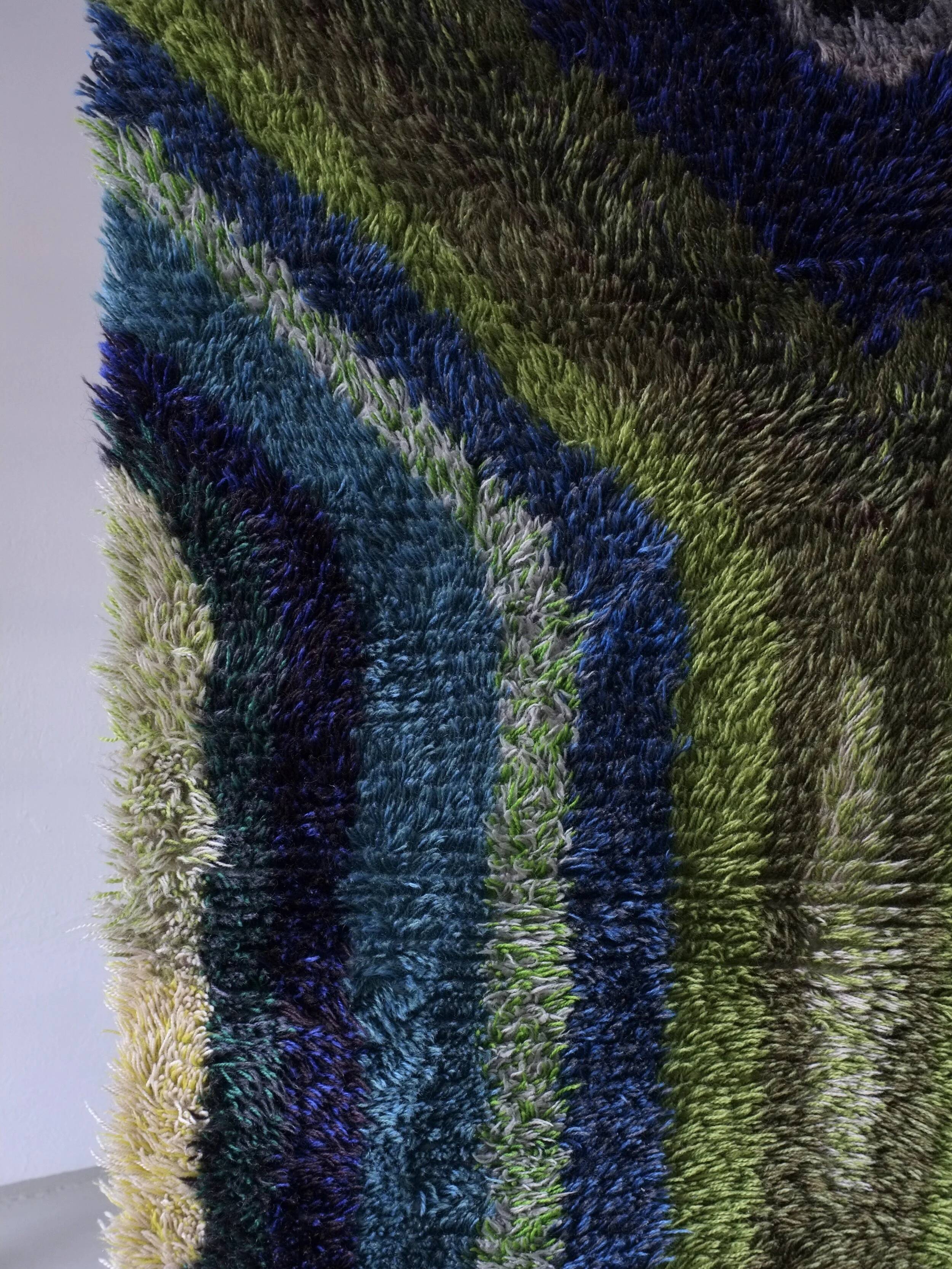 Tapis rya vintage abstrait en laine vert-bleu | Suède | Années 1960