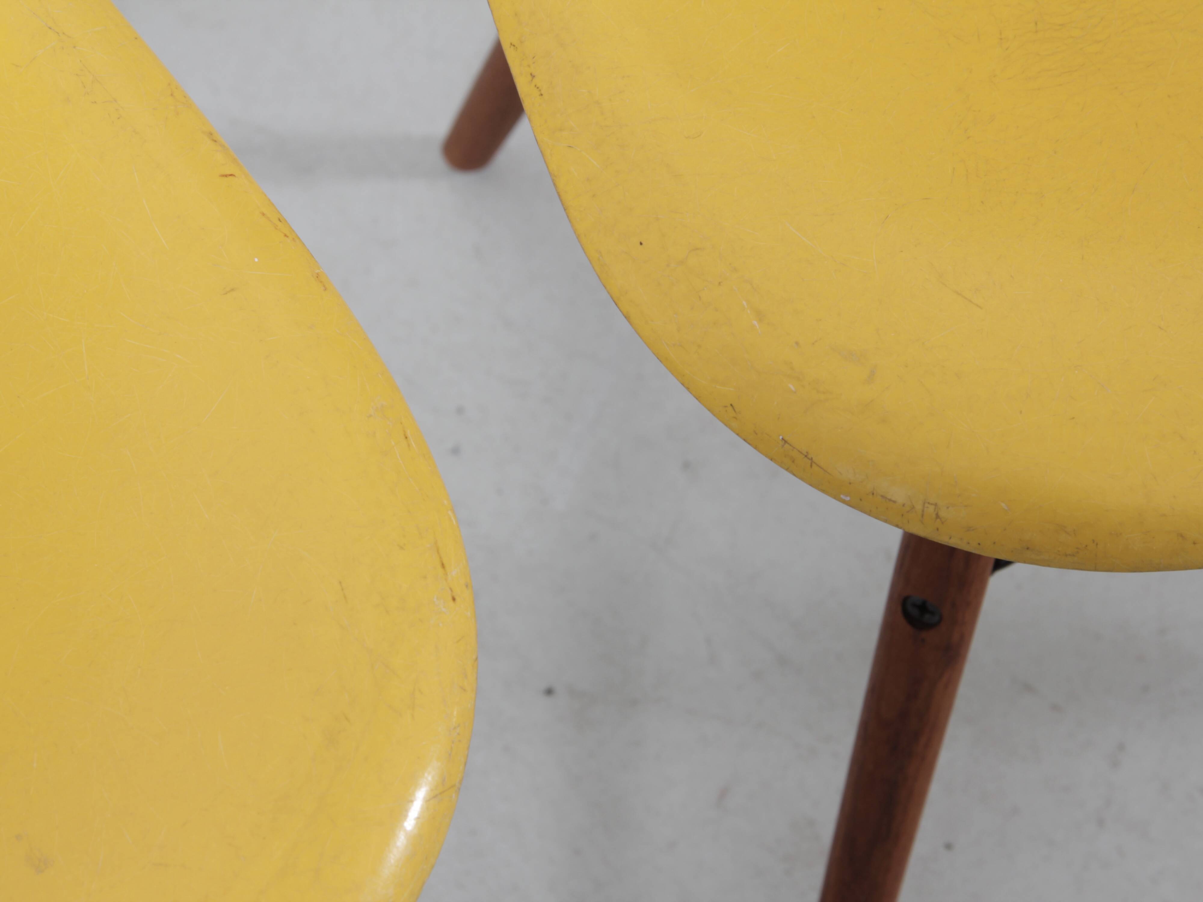 Set of 4 DSW chairs by Charles Eames - yellow fibreglass edition by Herman.