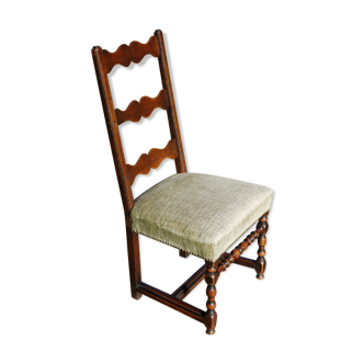 Chaise en noyer Louis XIII pieds en balustre entretoise en H