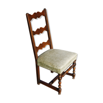 Louis XIII walnut chair feet in balustre brace in H