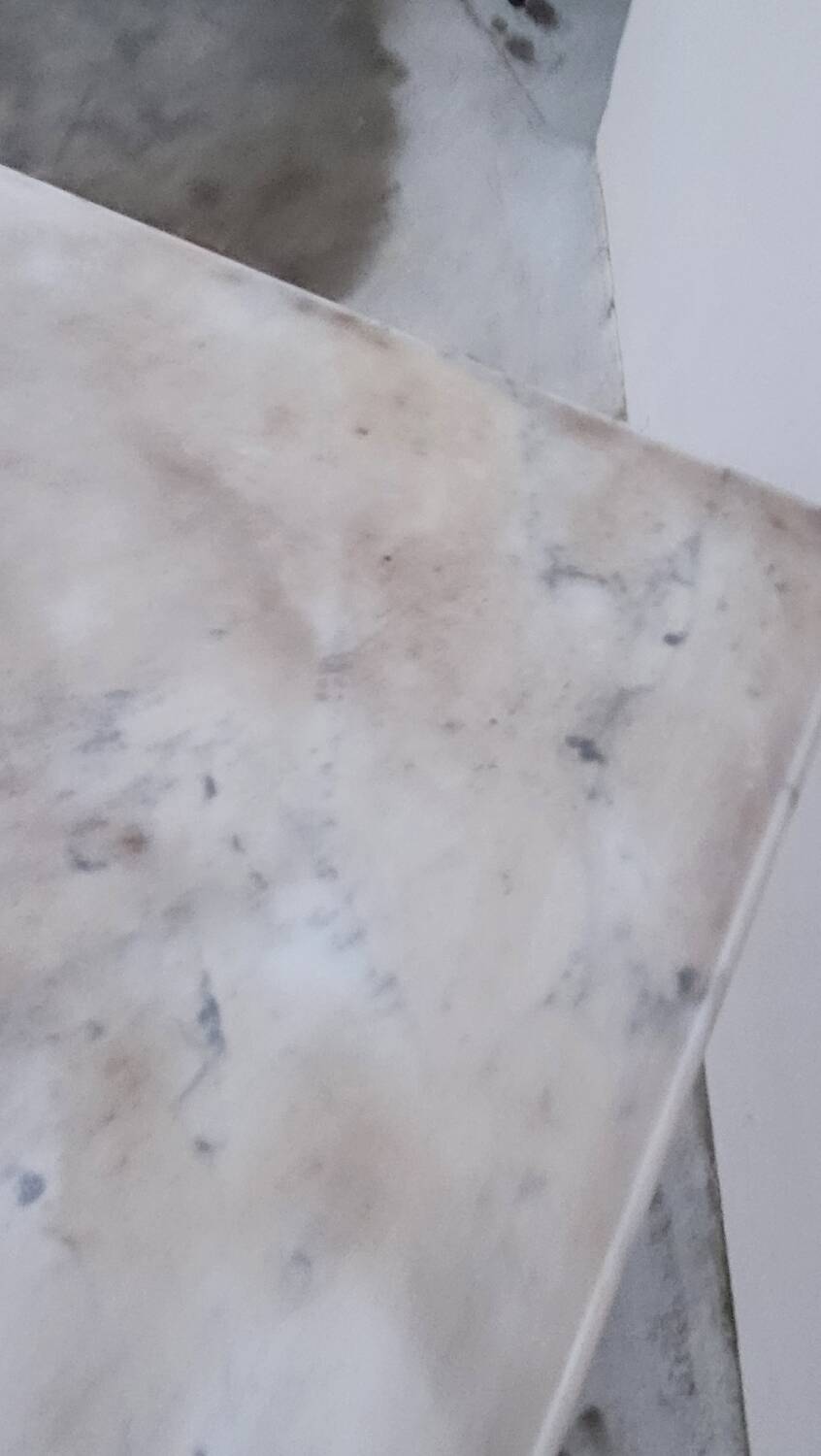 Bistro pedestal table in marble and cast iron lion paws