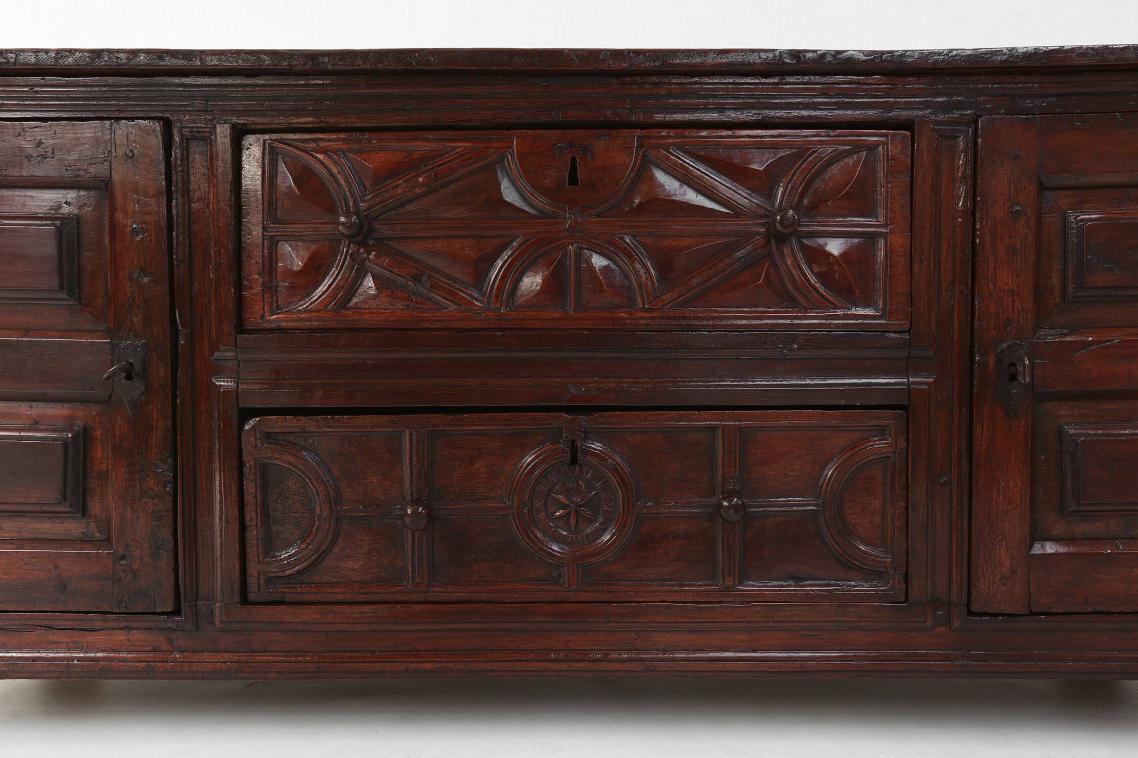 Buffet géométrique français unique du 16ème siècle en chêne