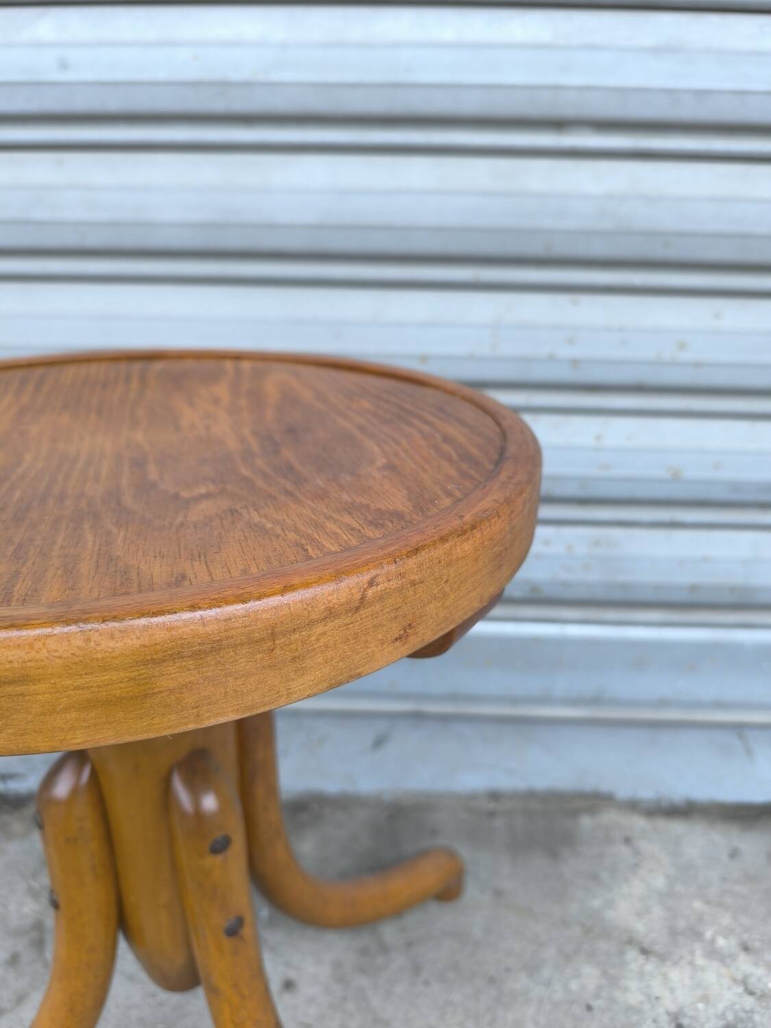 Tabouret en bois courbé réglable