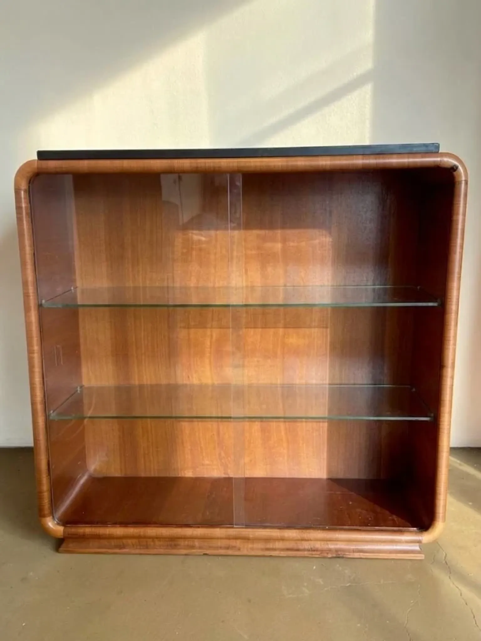 Vintage Art Deco display cabinet in mahogany with a black marble top.
