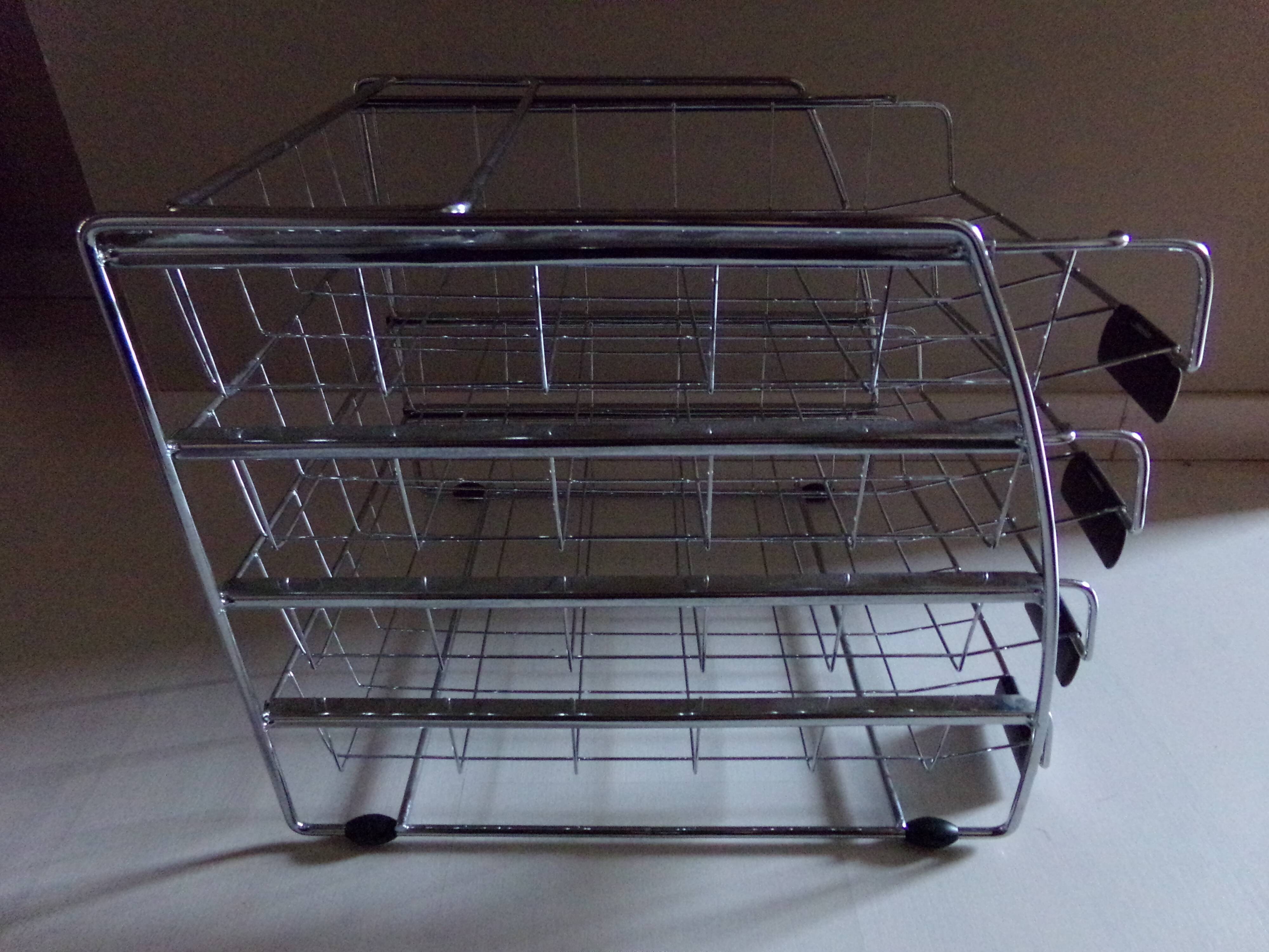 Banette de 4 corbeilles à courrier en métal
