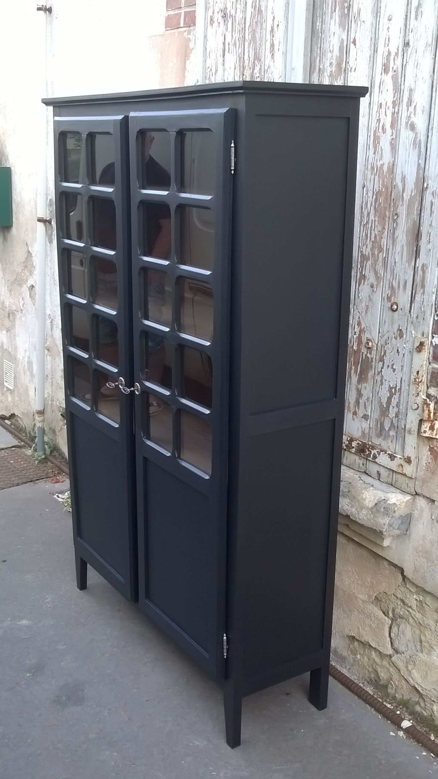 Parisian showcase cabinet