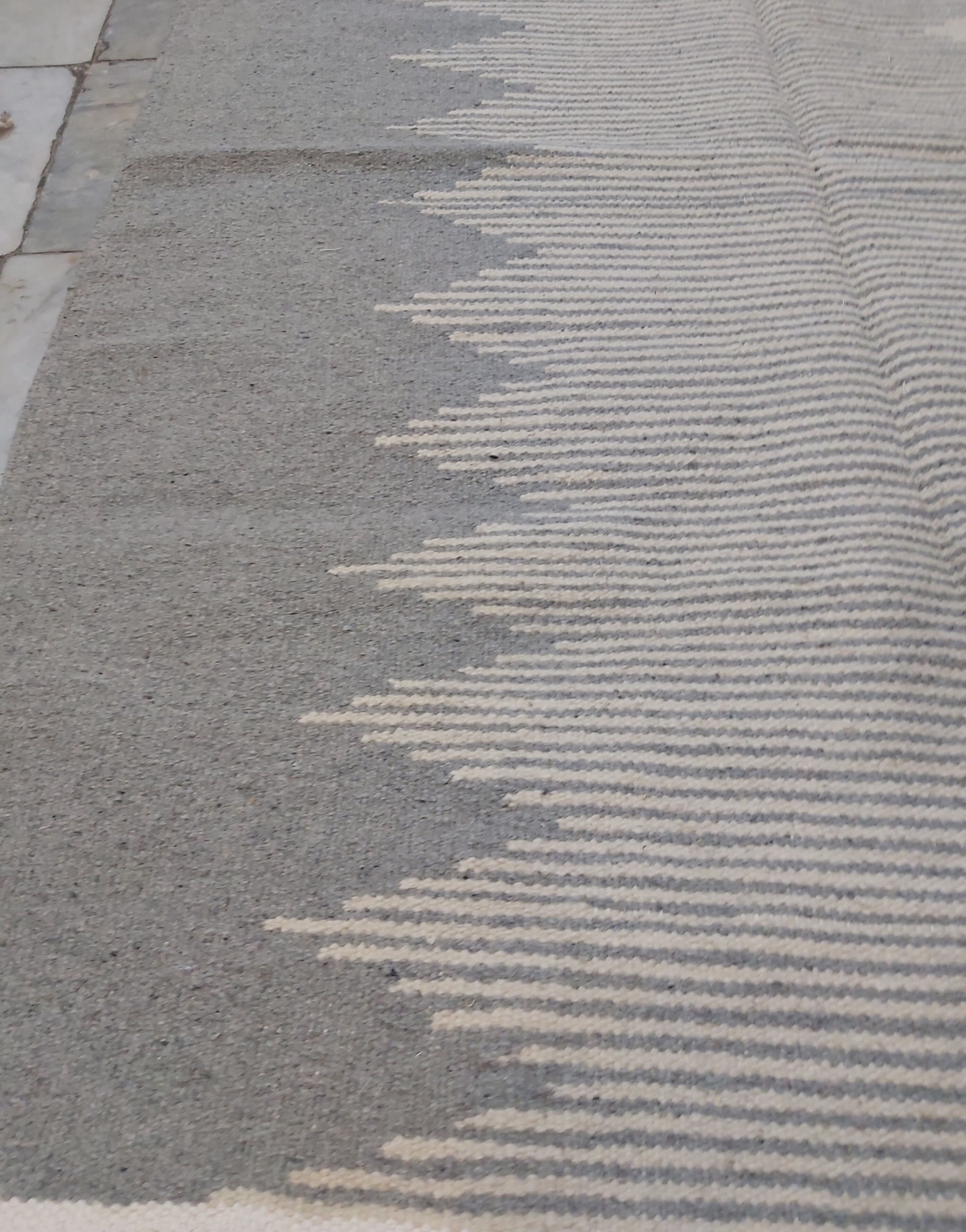 Traditional handmade gray carpet in pure wool 151x204cm