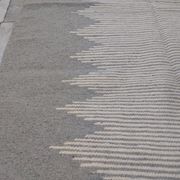 Tapis gris traditionnel fait main en pure laine 151x204cm