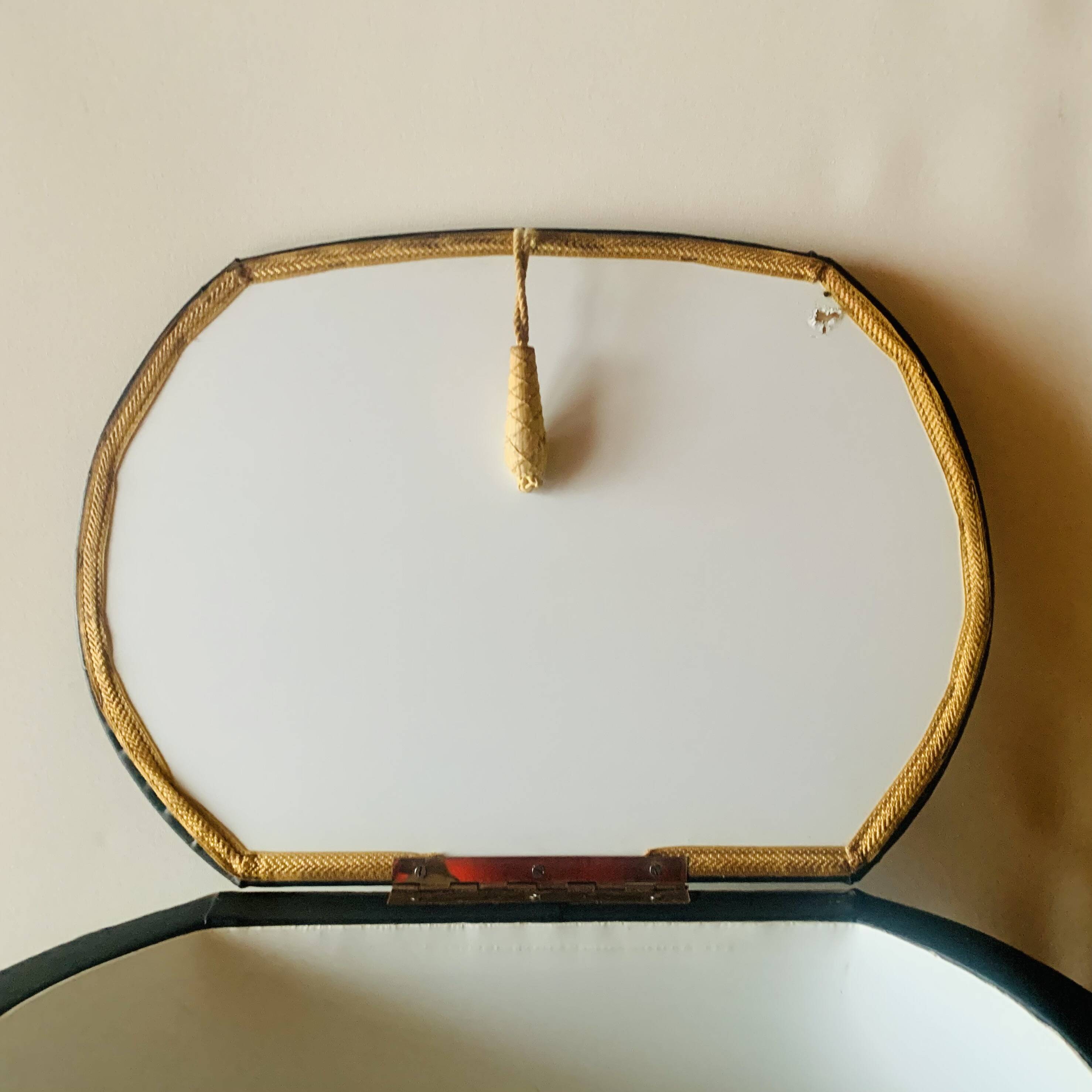 Vintage moumoute chest pouf