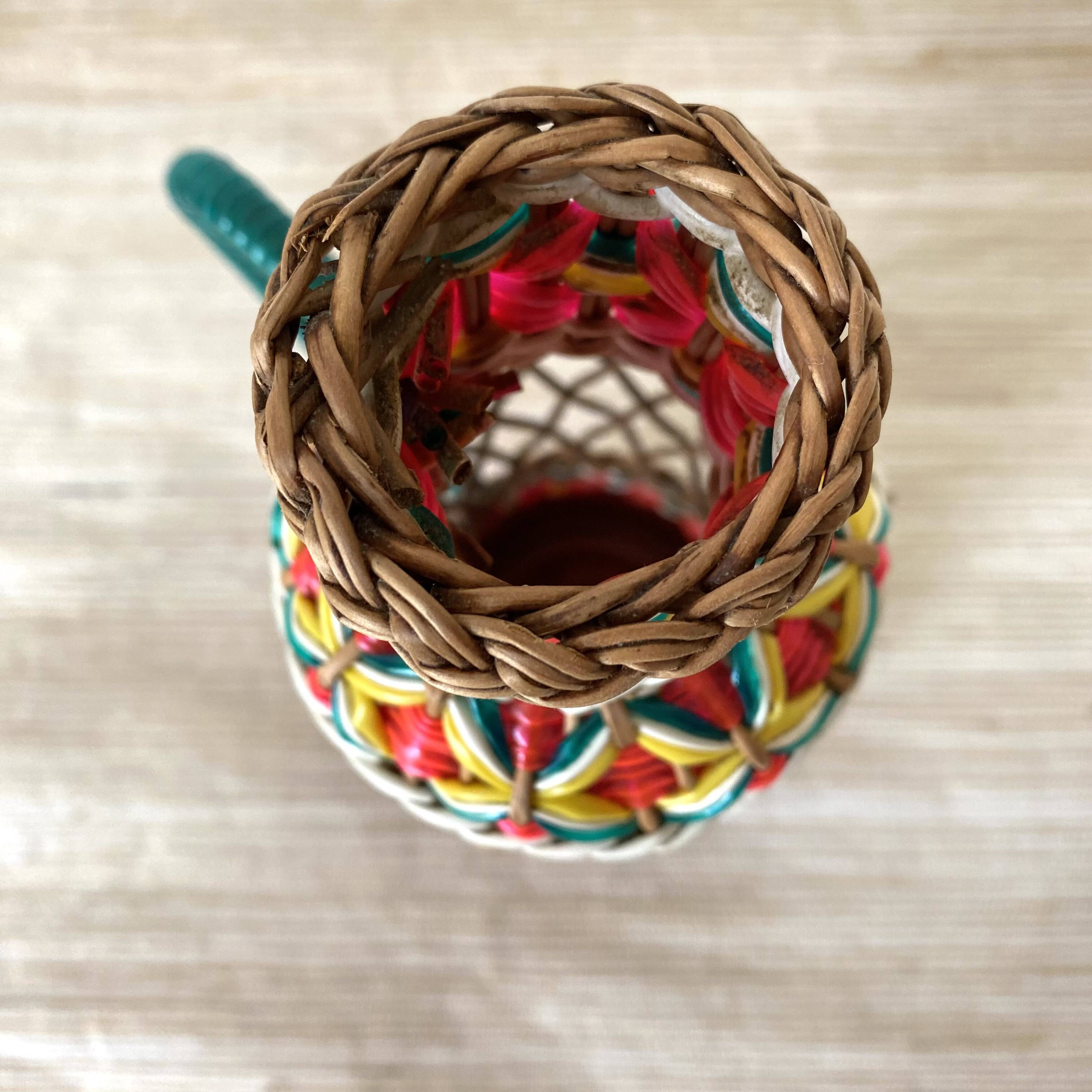 Carafe vintage en osier et scoubidou