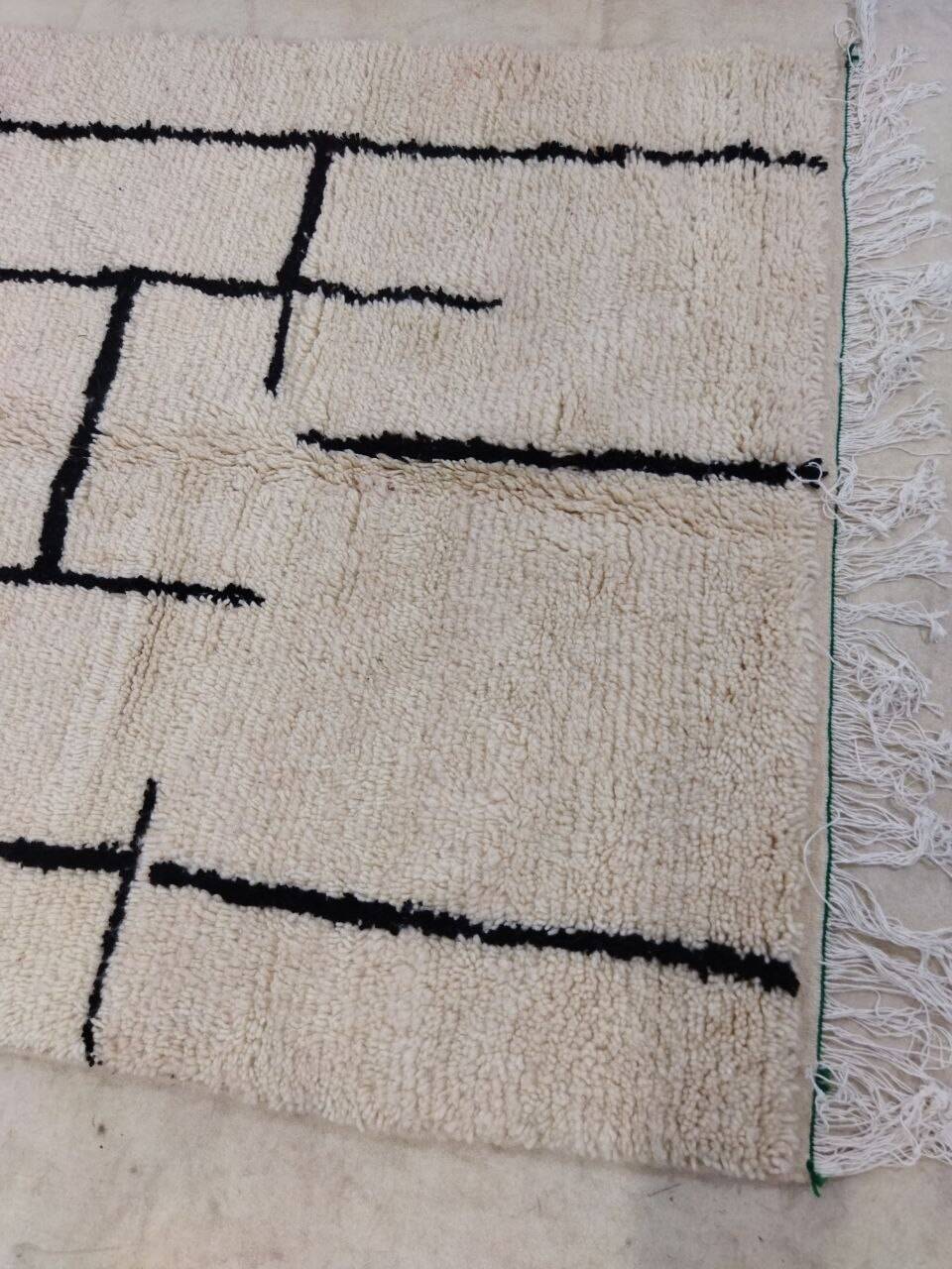 Handmade Moroccan Berber Rug 260 X 148CM