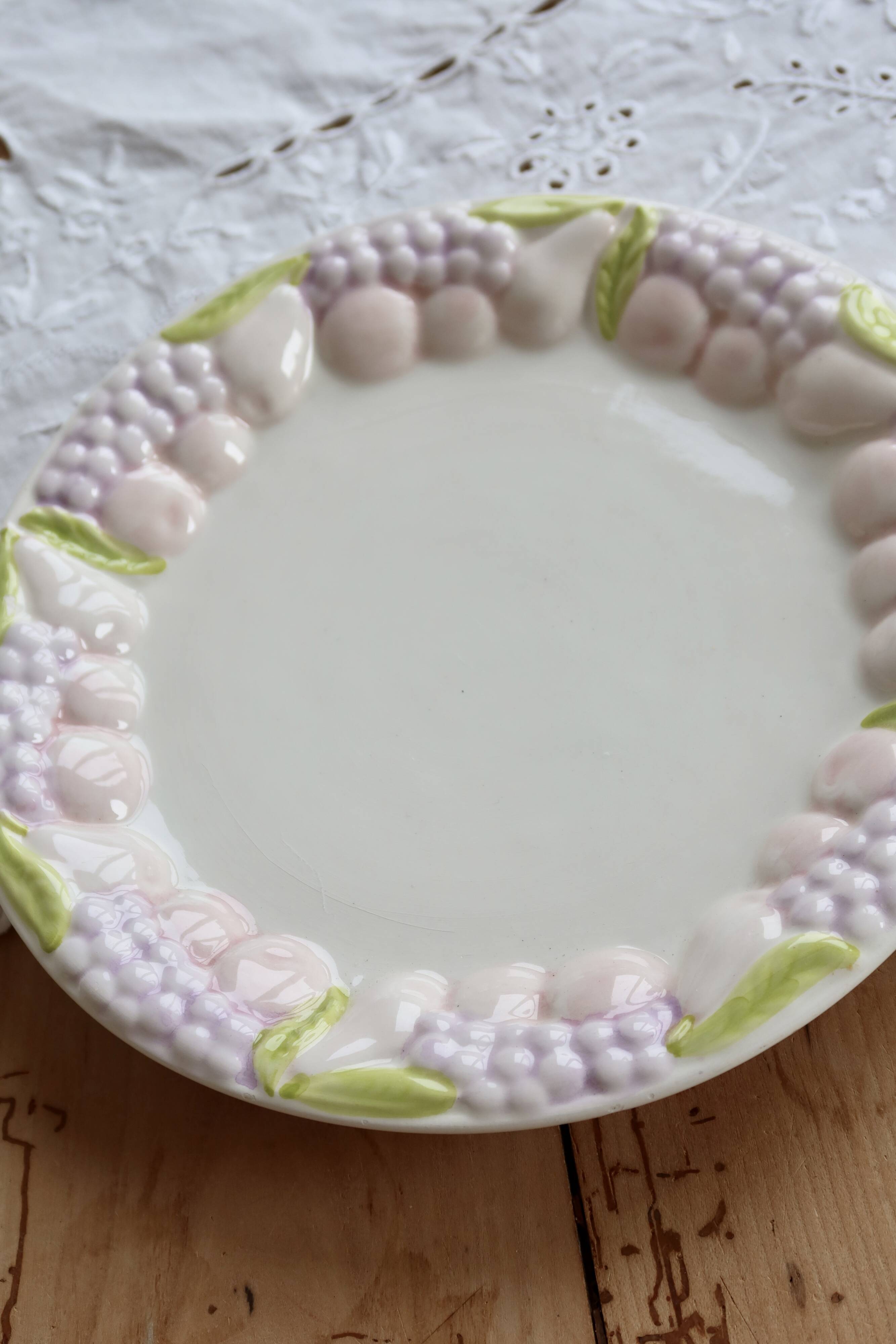Vintage barbotine plate – Fruit decoration