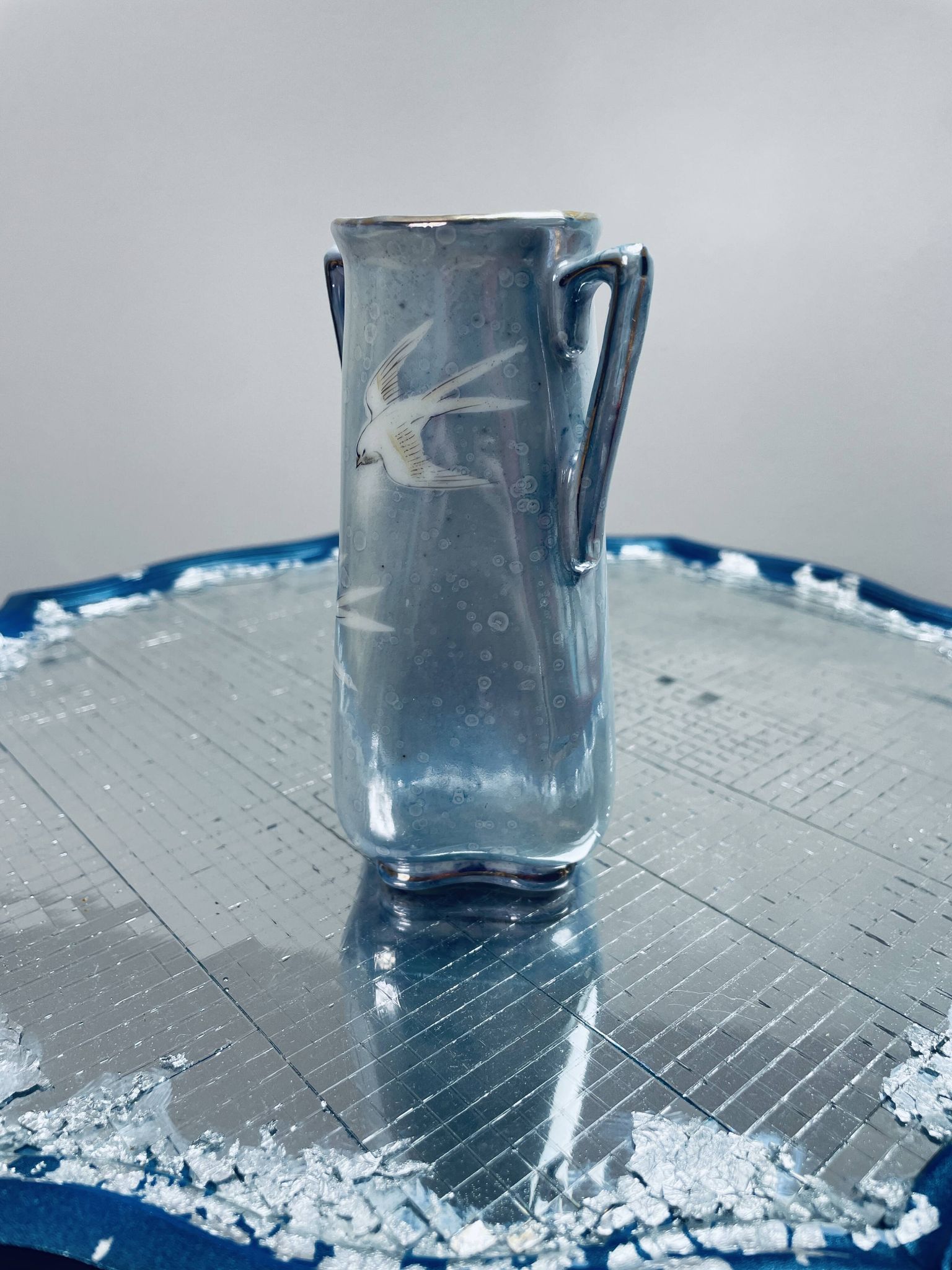 Japanese porcelain vase with dove patterns