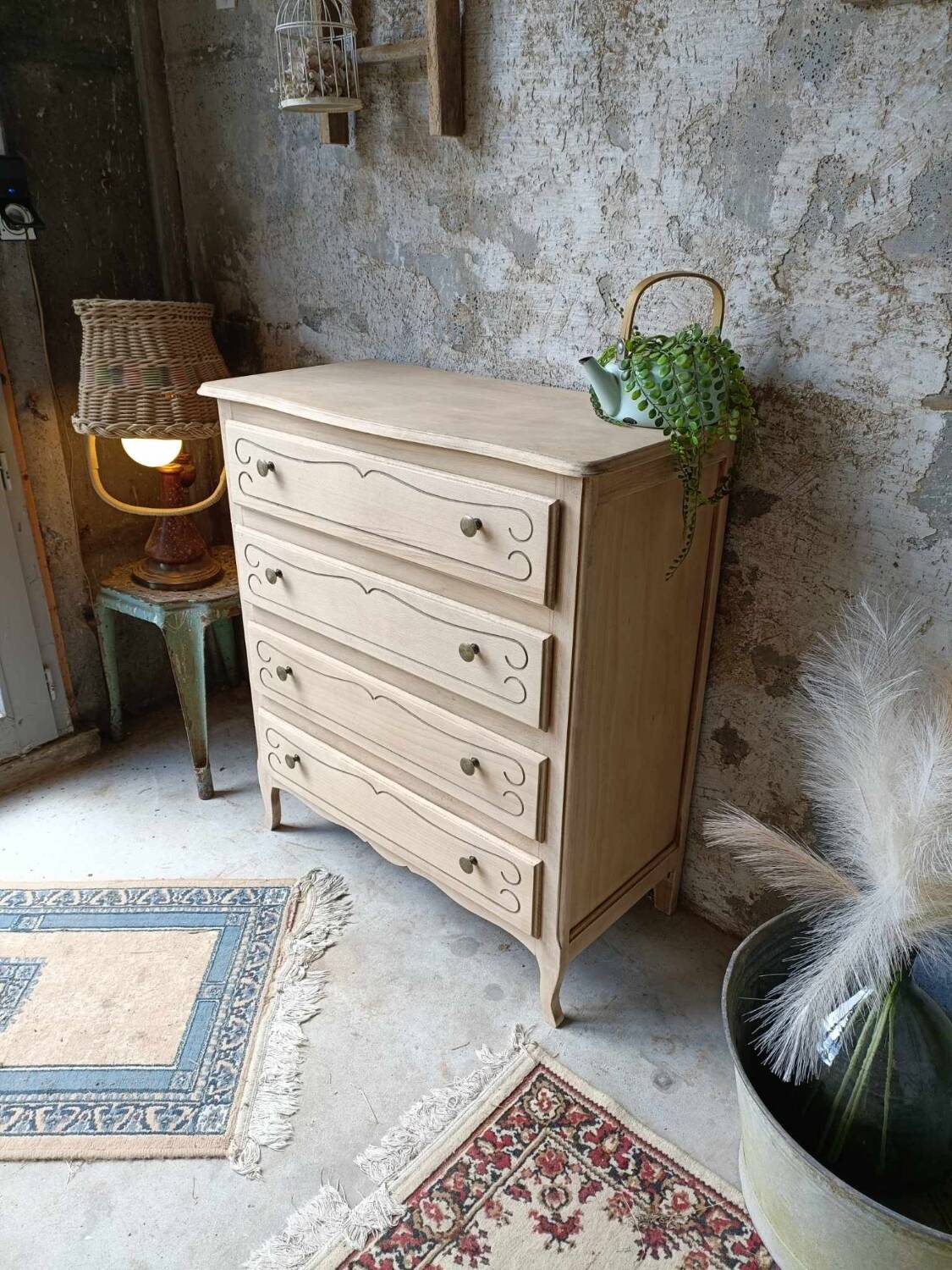 Wooden chest of drawers