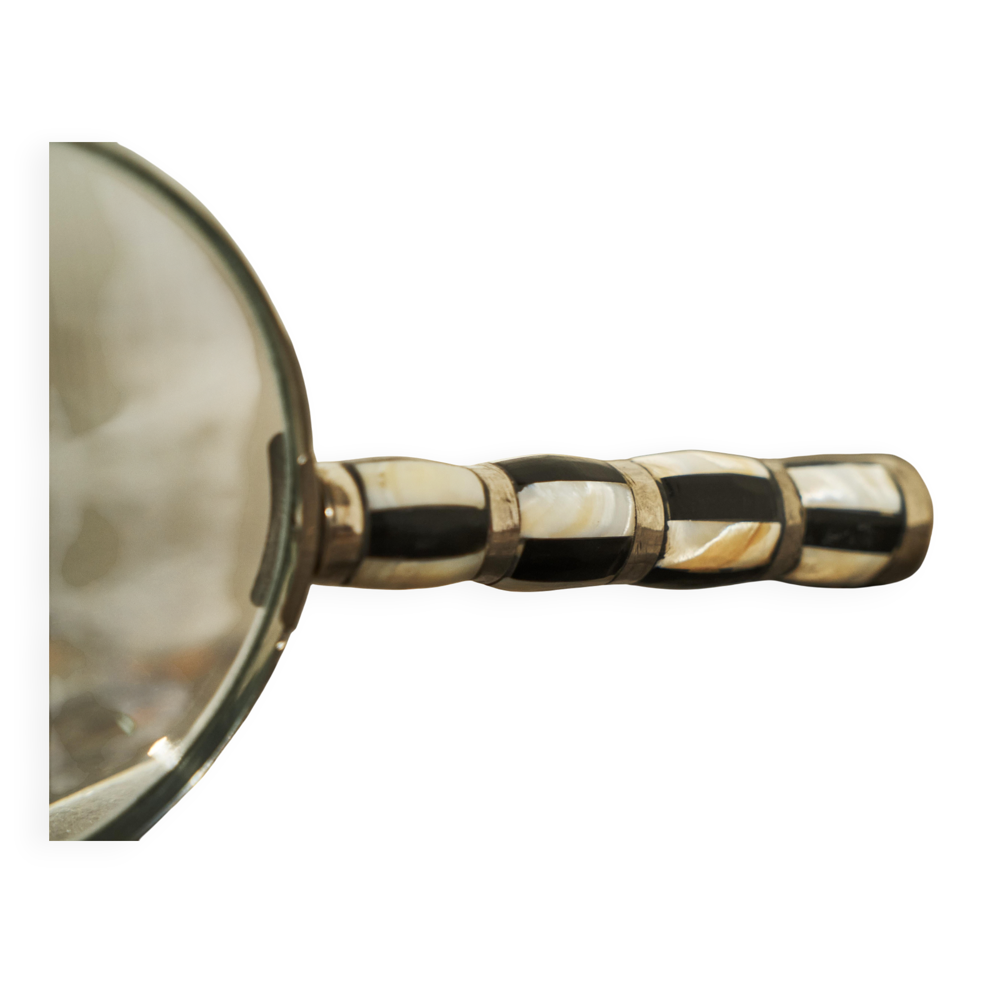 Art Deco magnifying glass in mother-of-pearl and silver, 1930.