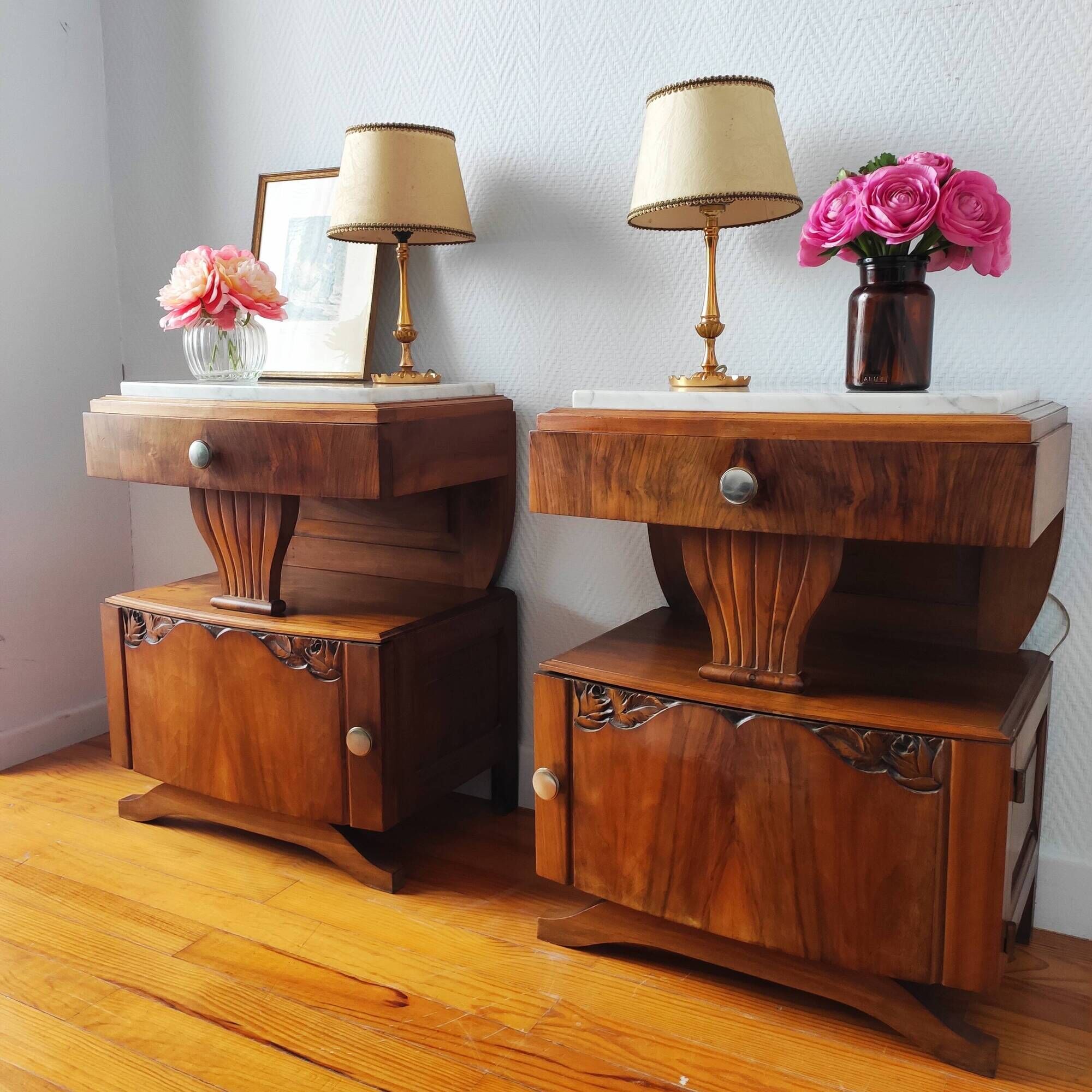 Paire de tables de chevet en noyer blond, Art déco 1940