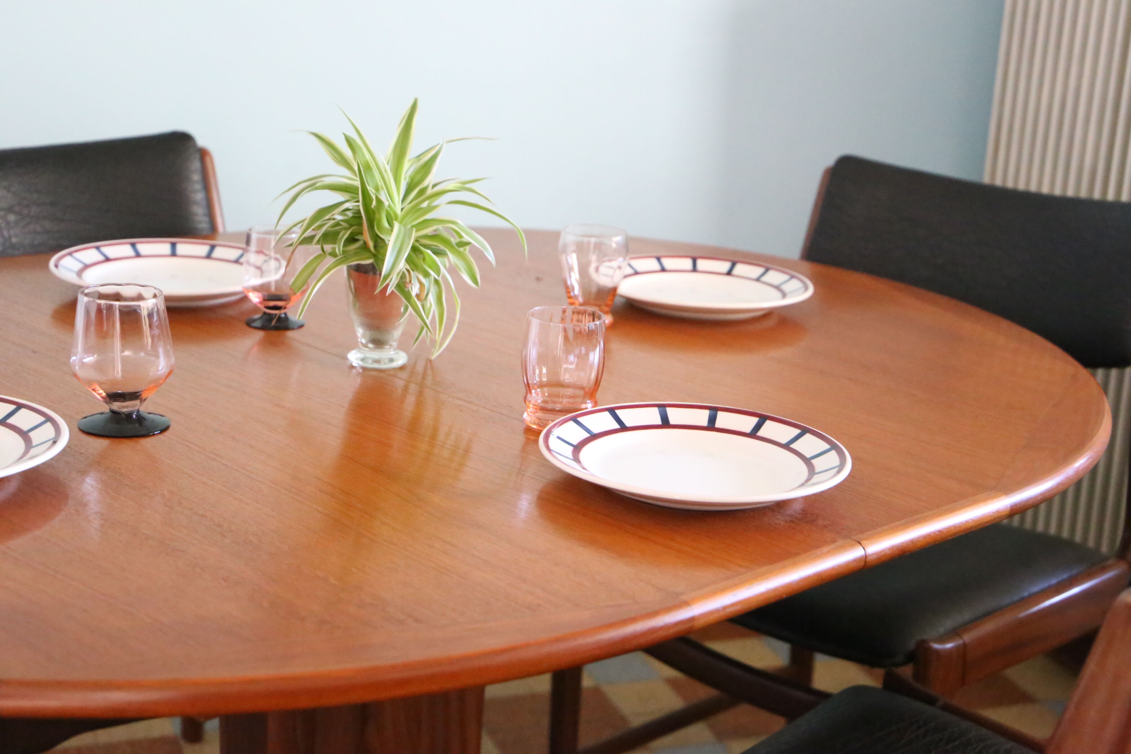 Scandinavian teak table and 6 chairs