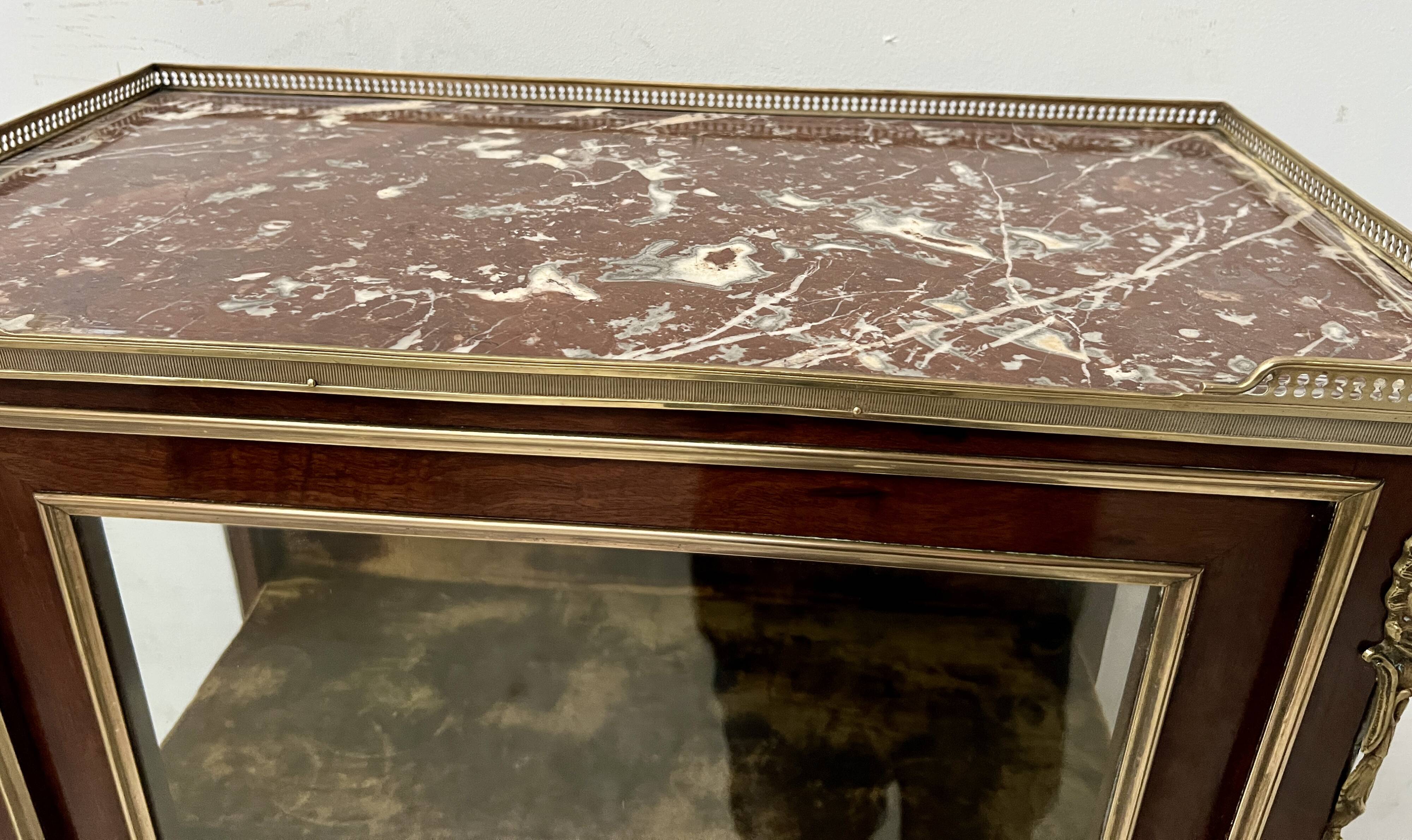 Louis XV style display cabinet in mahogany and bronze, 19th century.