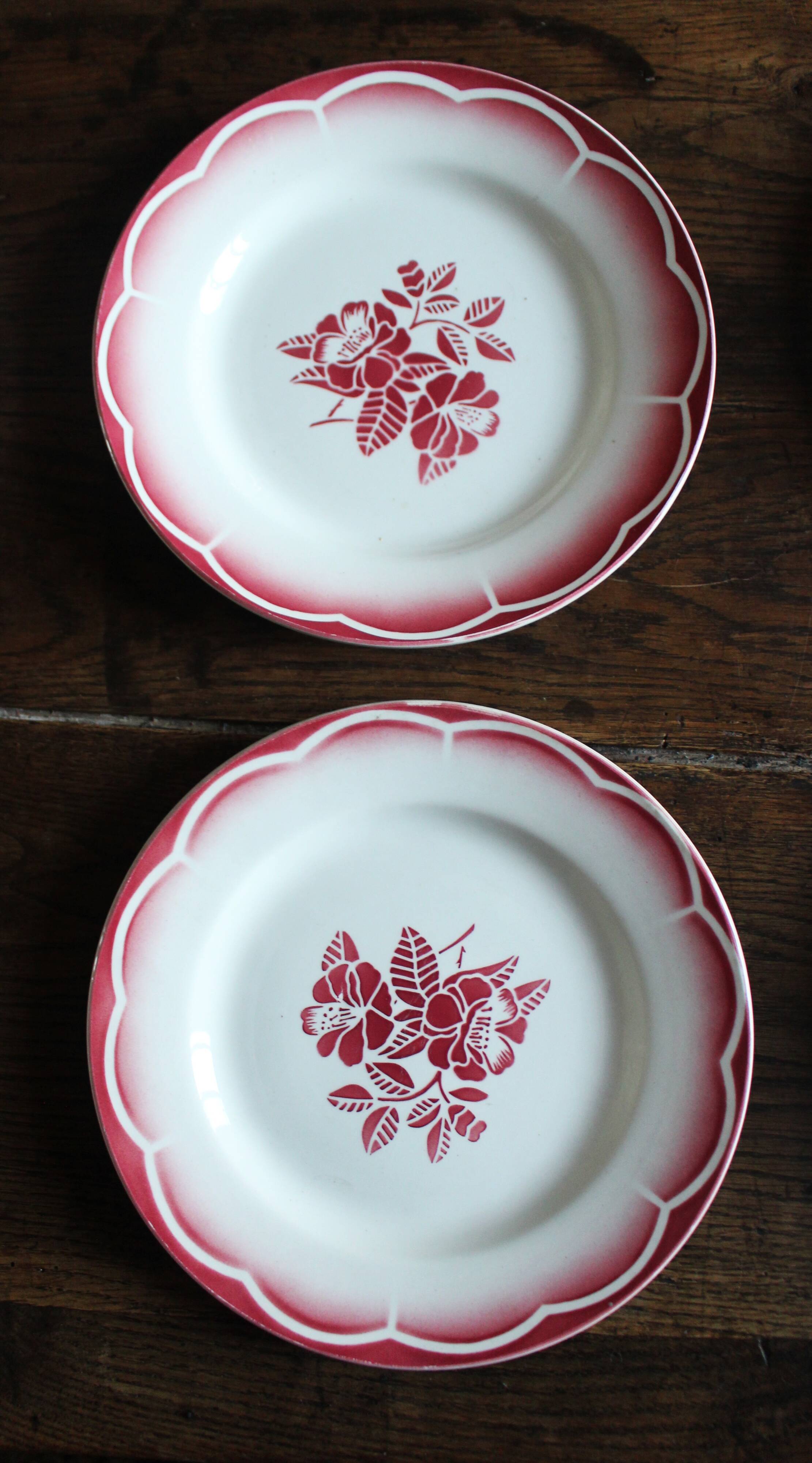 6 flat plates Digoin Sarregemines Marsac red with gold flowers