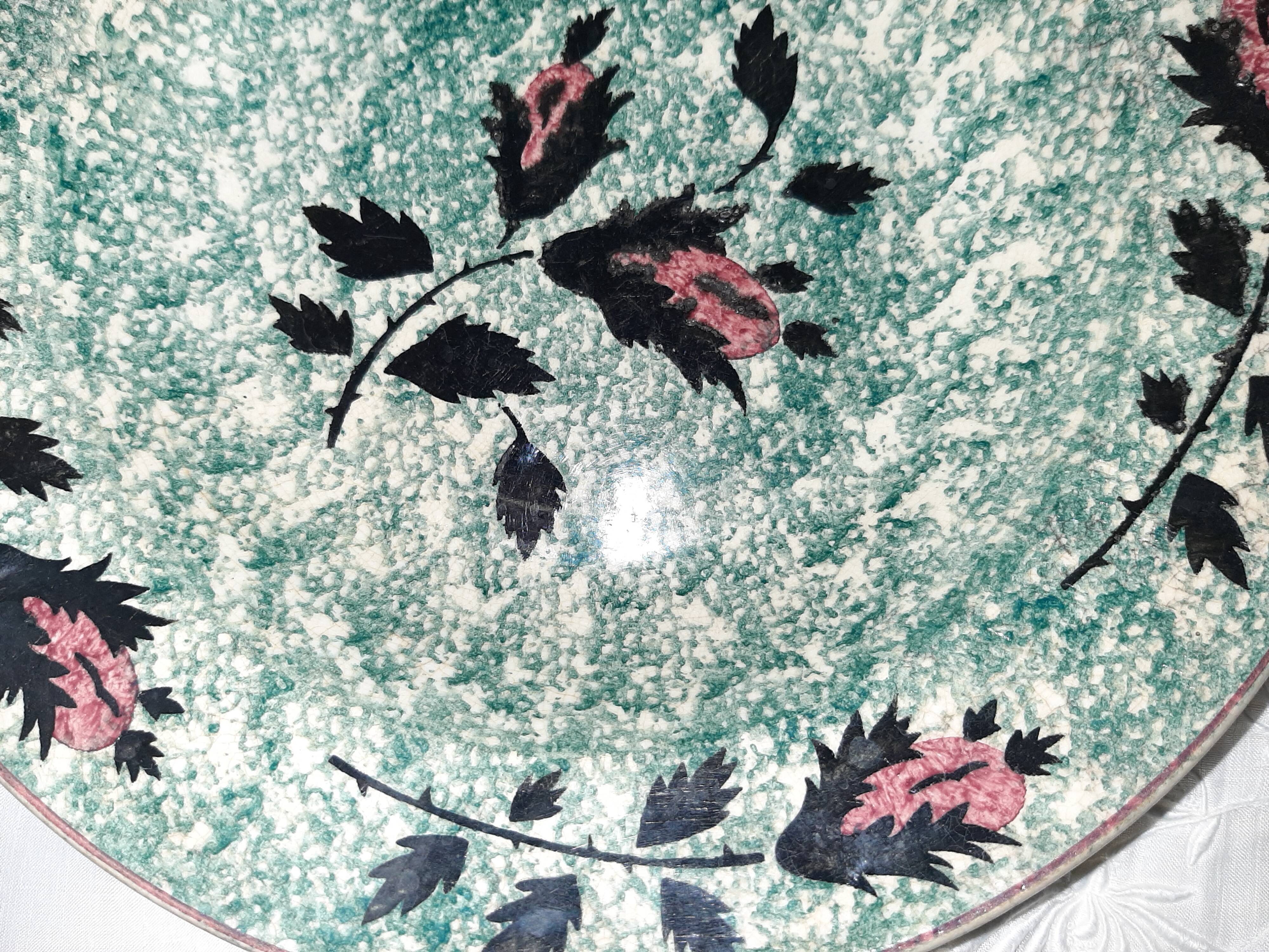 Shallow plate, late 19th century, Gien earthenware.
