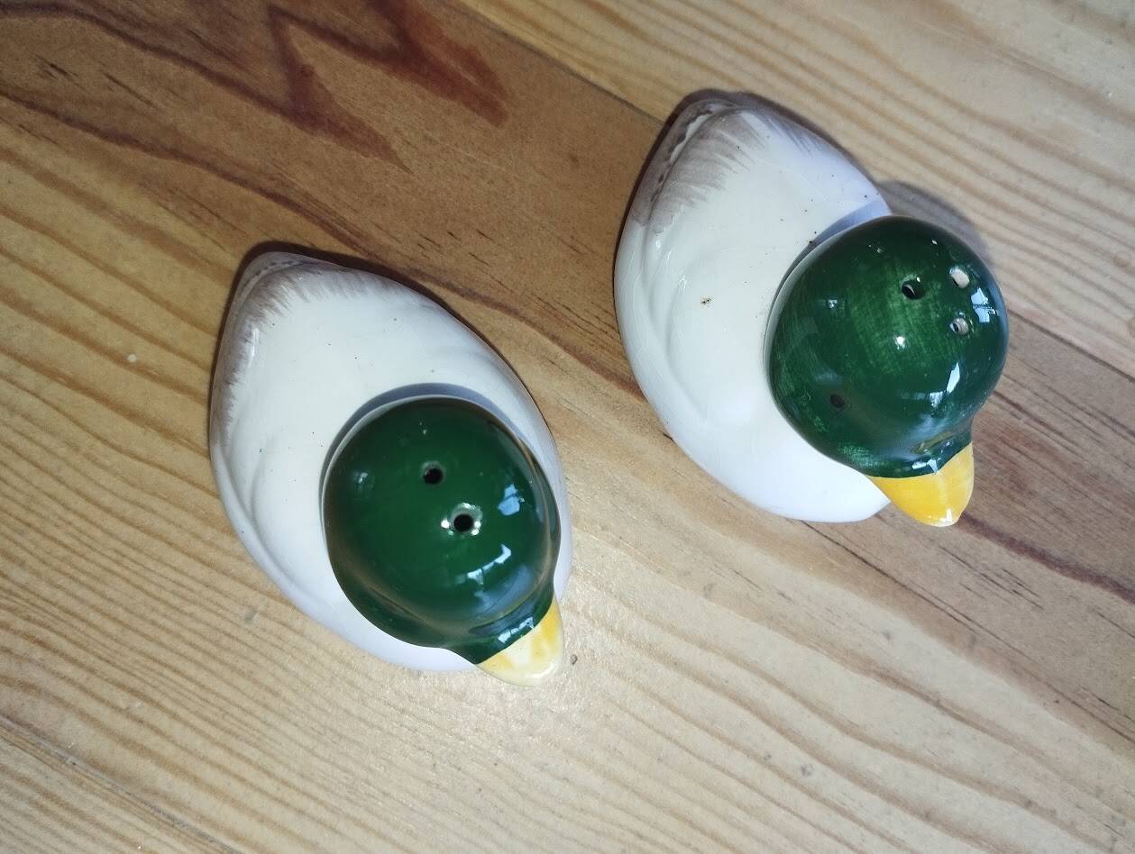 Vintage barbotine ducks