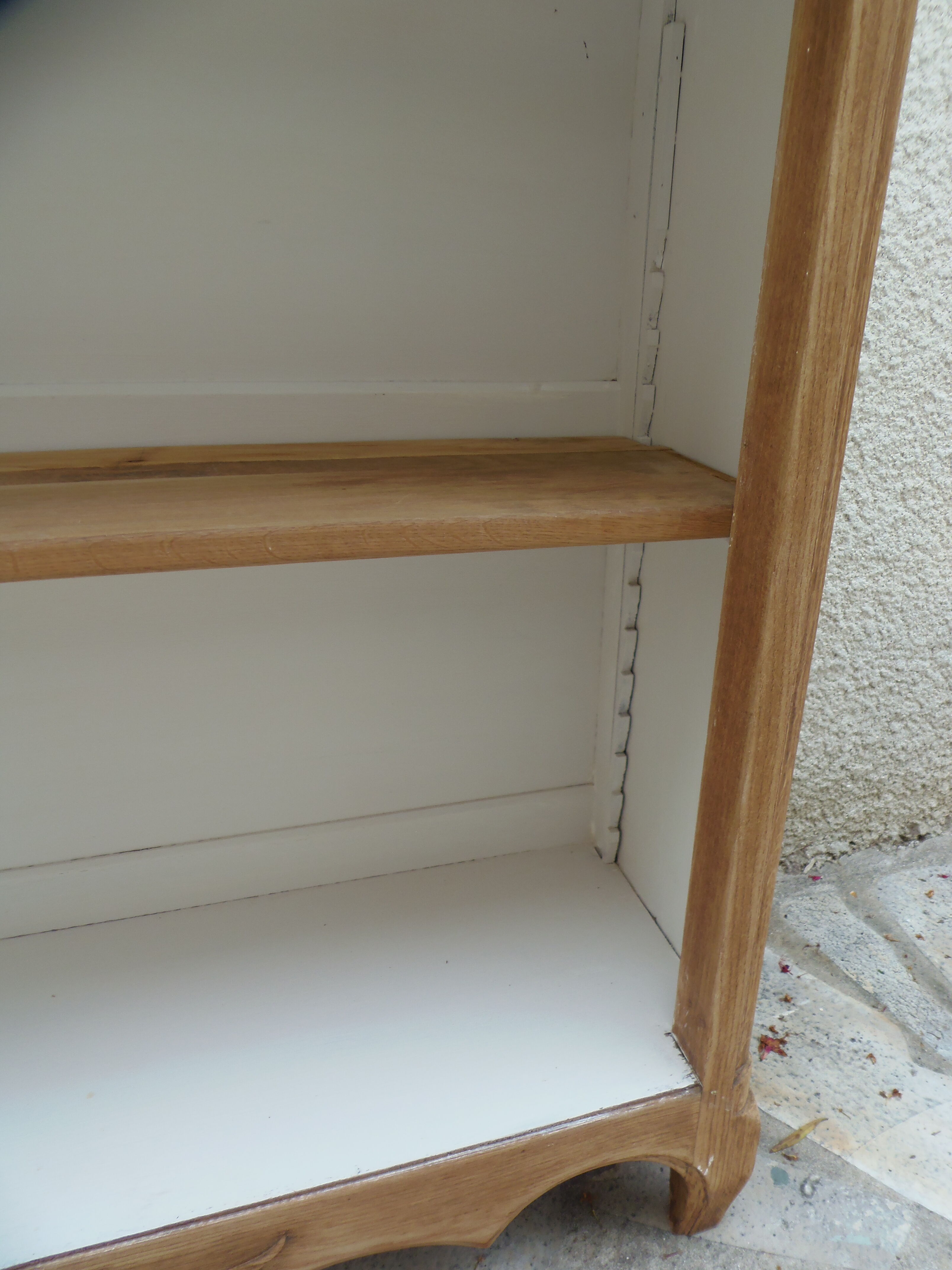 Old oak library with pearl grey interior.