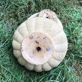 Round planter on stand