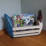 Holder of magazines hen rooster