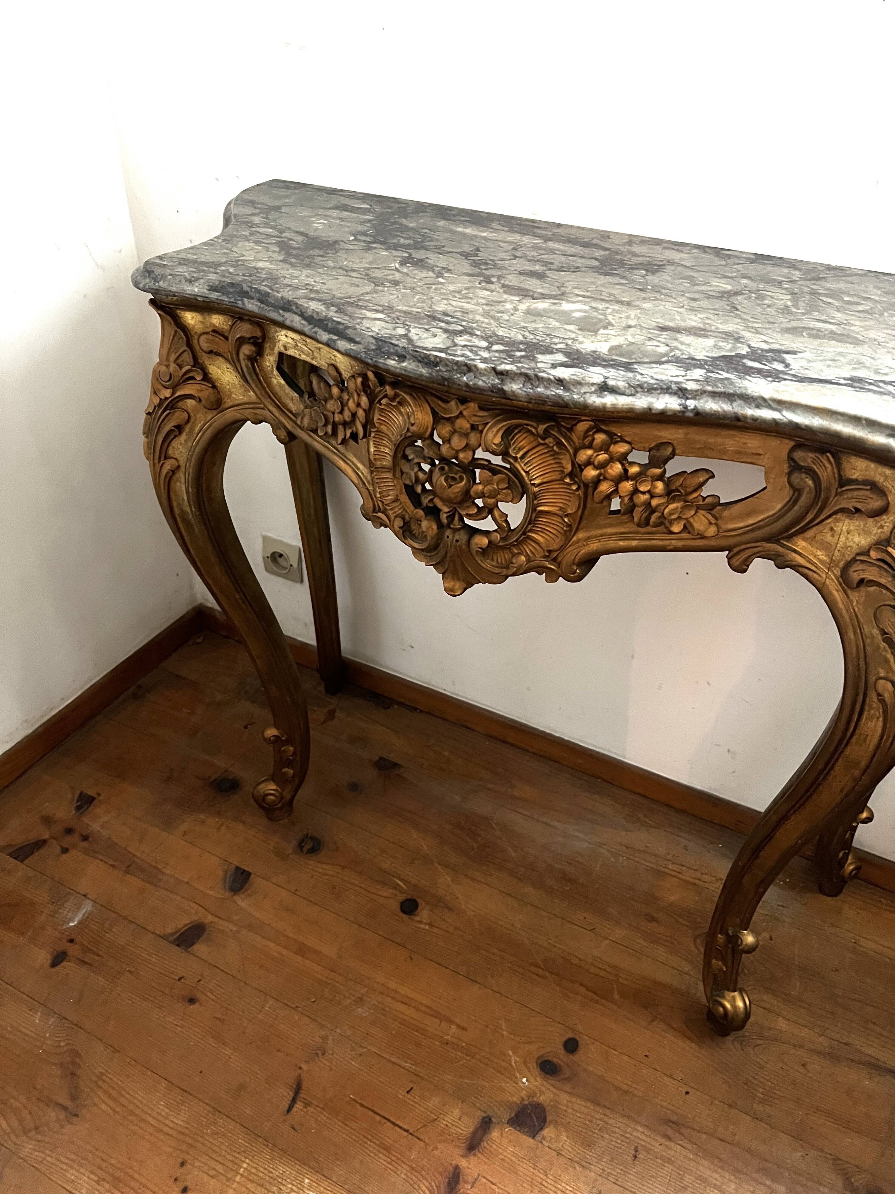 Console en bois doré