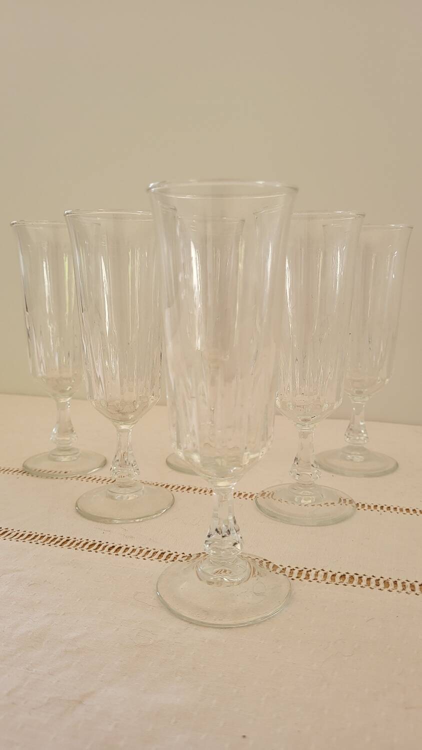Coupes à champagne en verre ciselé