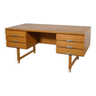 Mid-century modern oak desk from Eigil Petersens Møbelfabrik, Denmark, 1970s