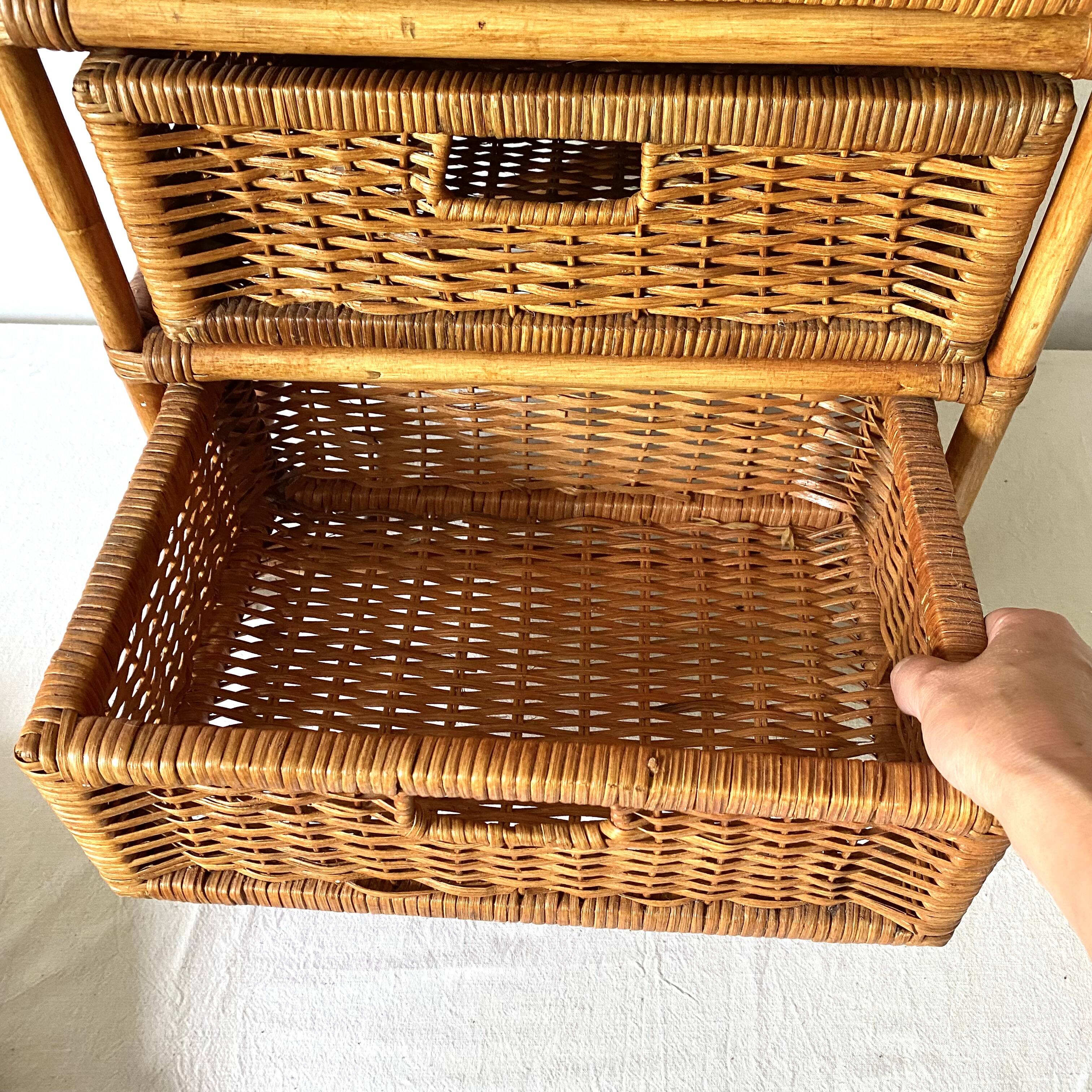 Commode en rotin , chiffonnier 3 tiroirs