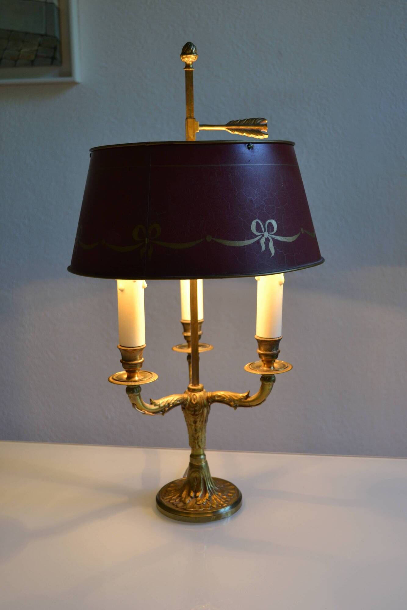 Lampe bouillotte 3 feux bronze et abat jour tôle bordeaux